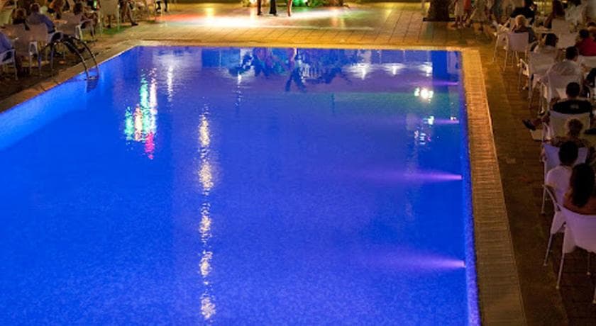 RH Royal-Only Adults, Pool