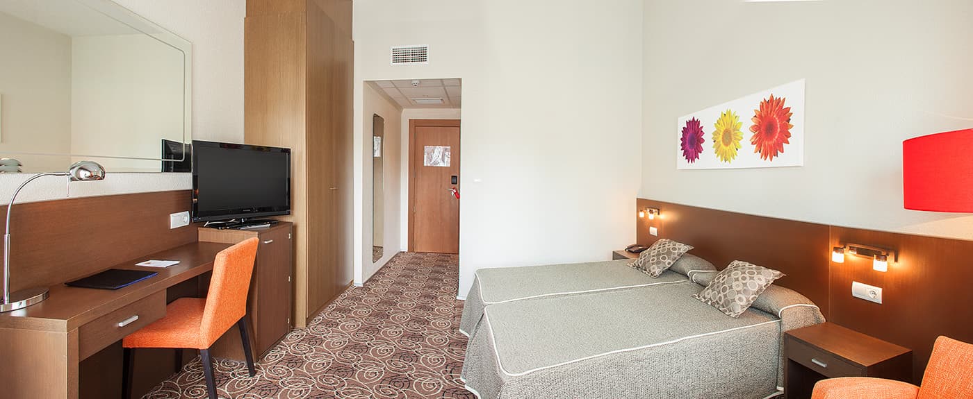 RH Royal-Only Adults, Room