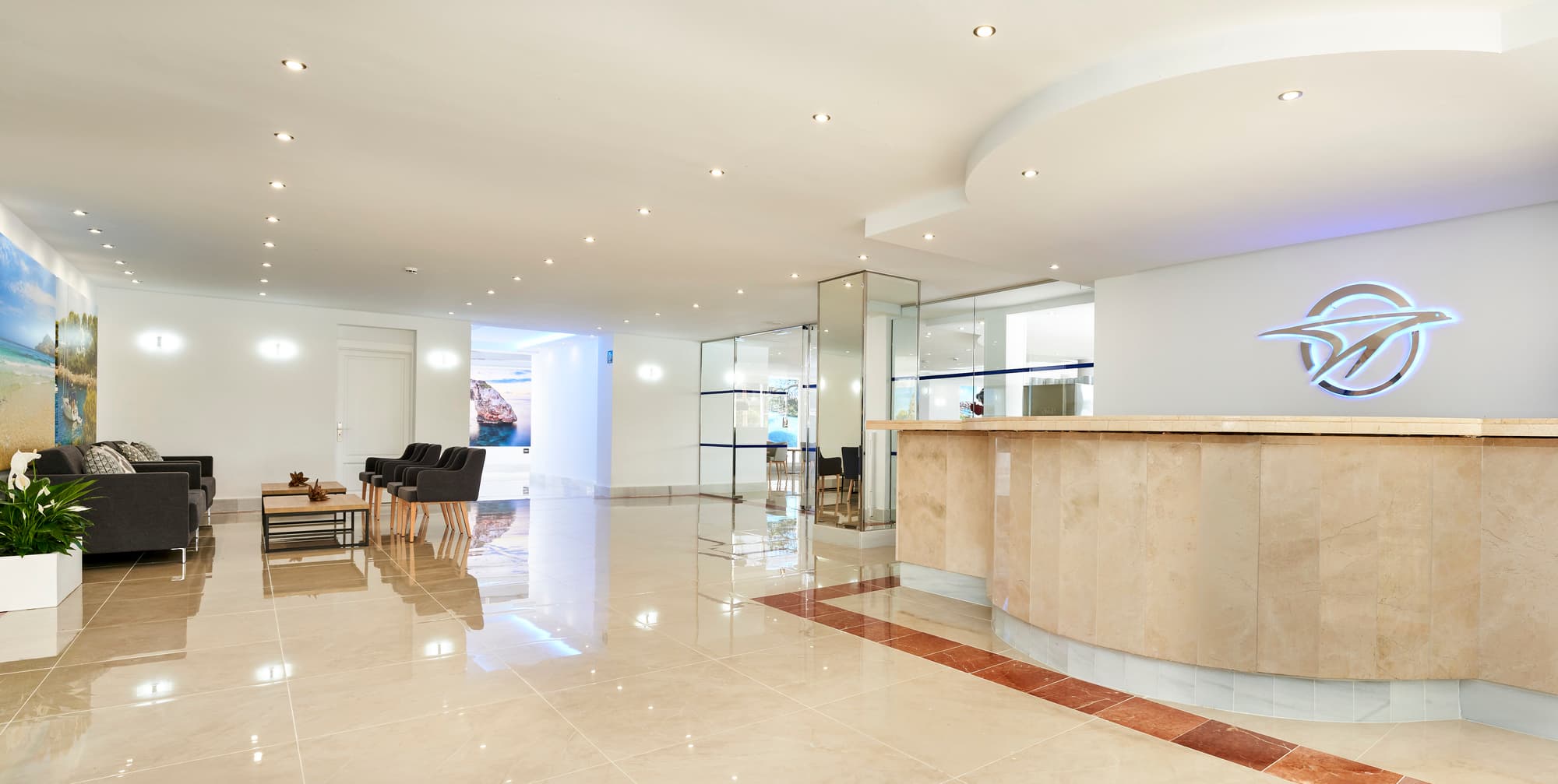 Globales Torrenova Adults Only +16, Lobby