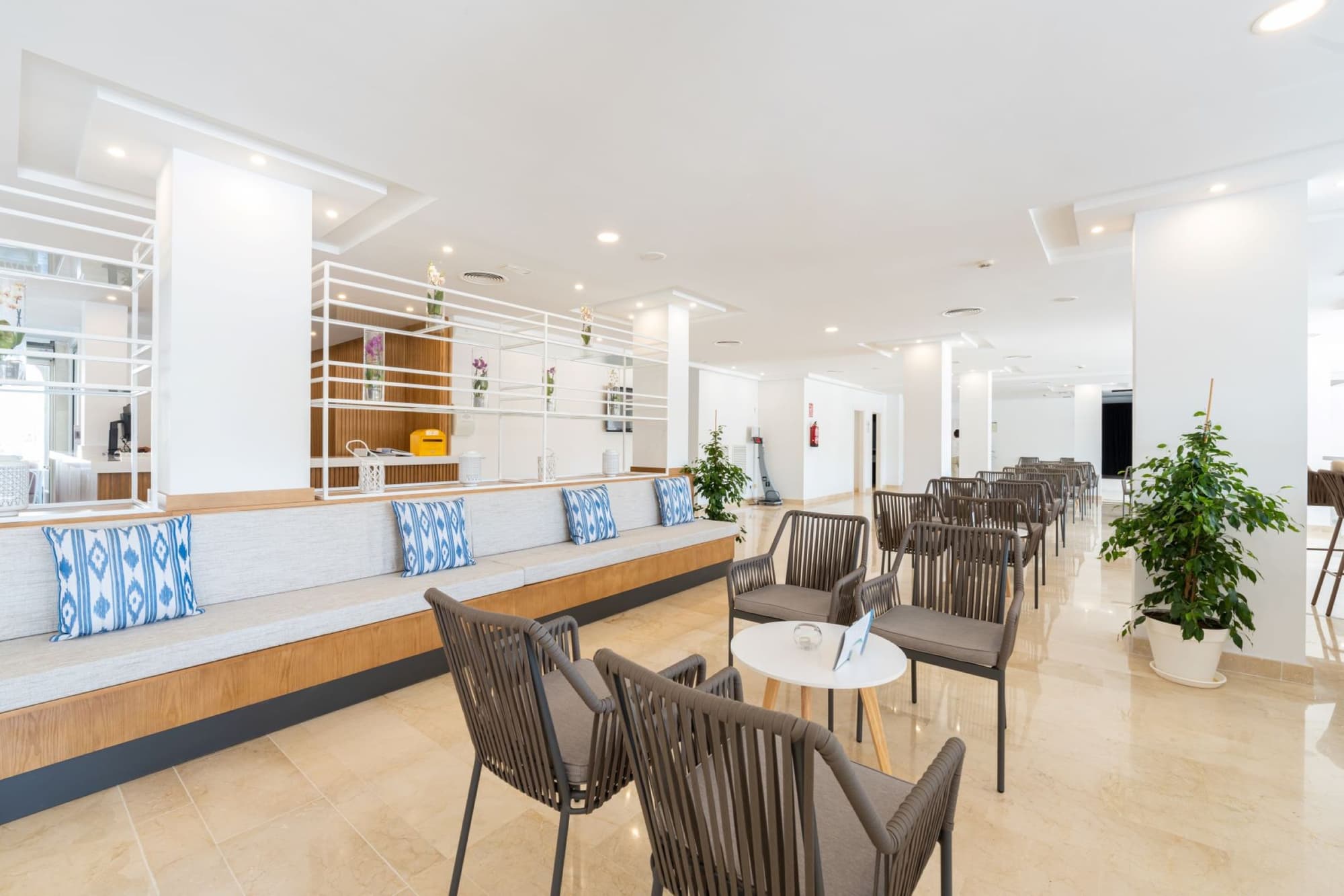 Caprice Isabel Aparthotel