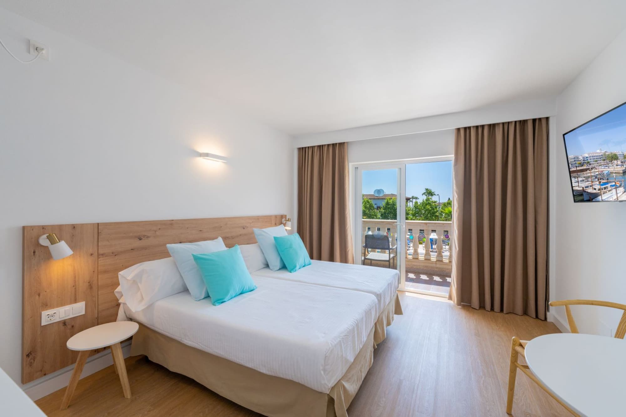 Caprice Isabel Aparthotel