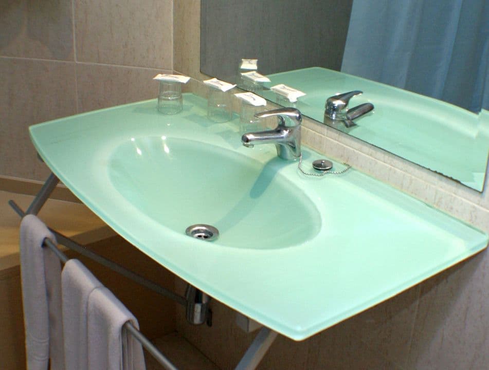 Amaraigua Adults Only, Room