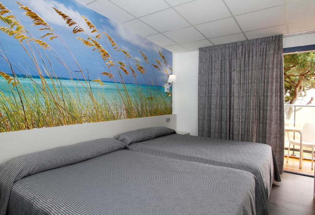 Amaraigua Adults Only, Room