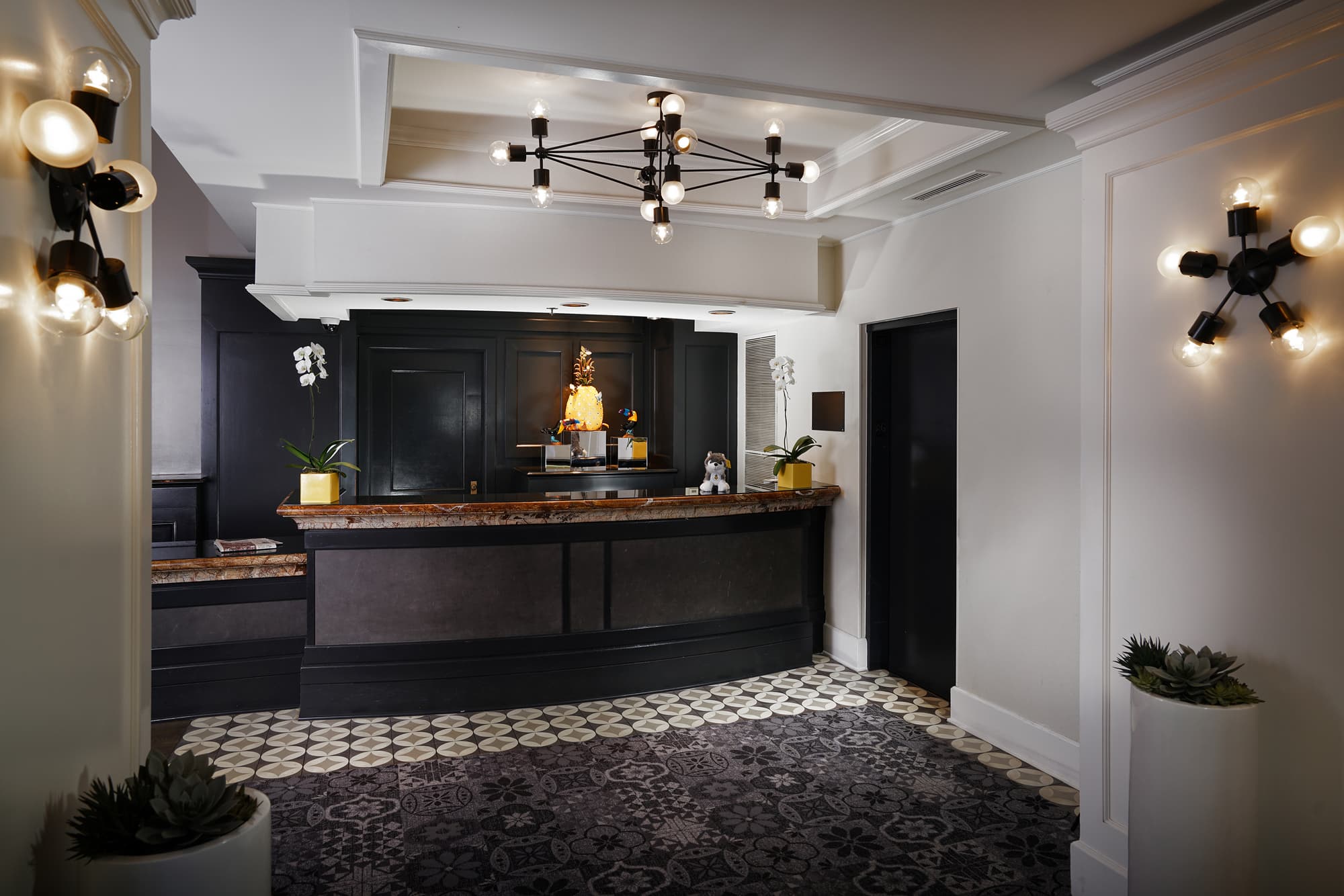 Staypineapple An Iconic Hotel The Loop Chicago