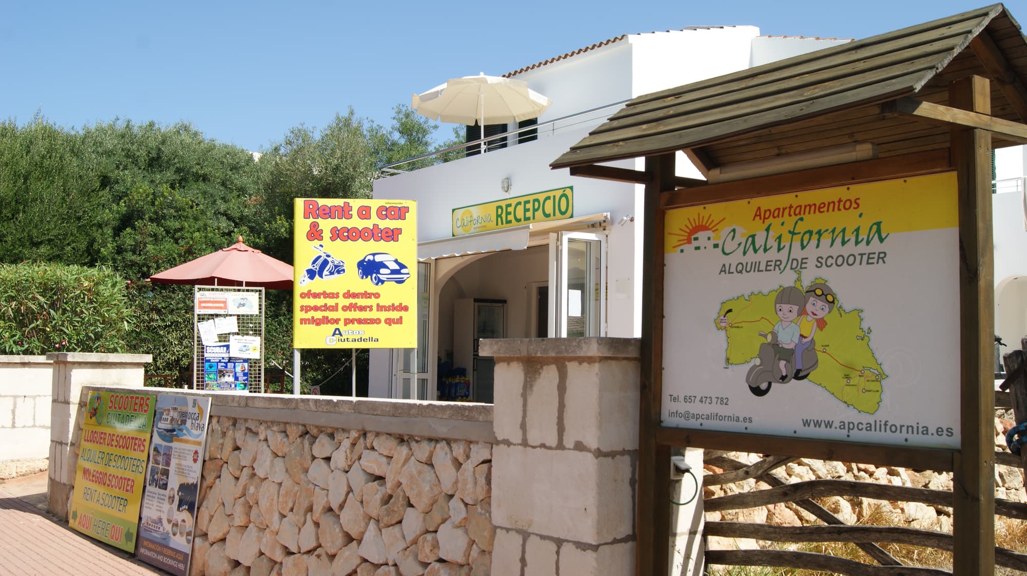 California I&II, Lobby