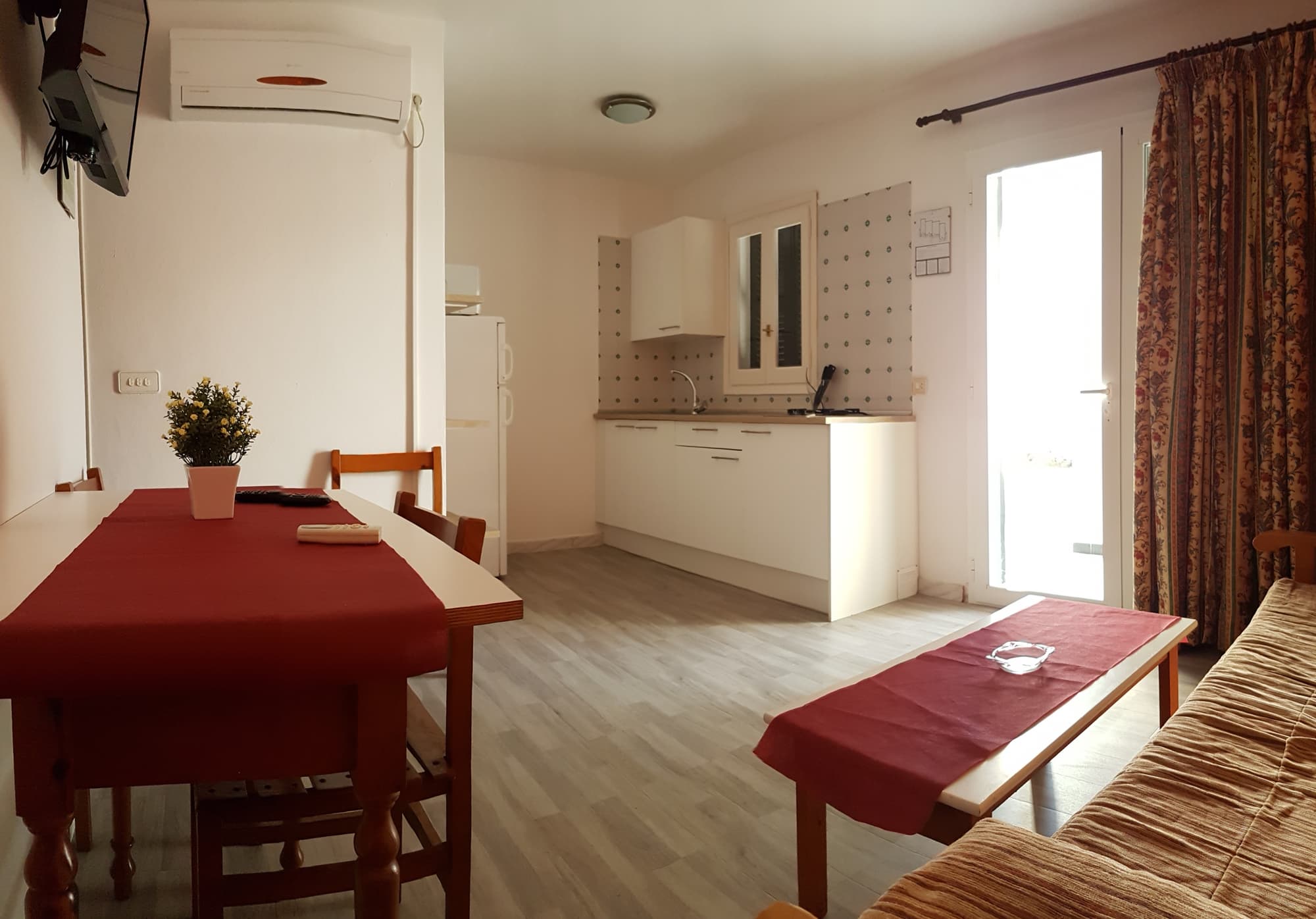 California I&II, Room