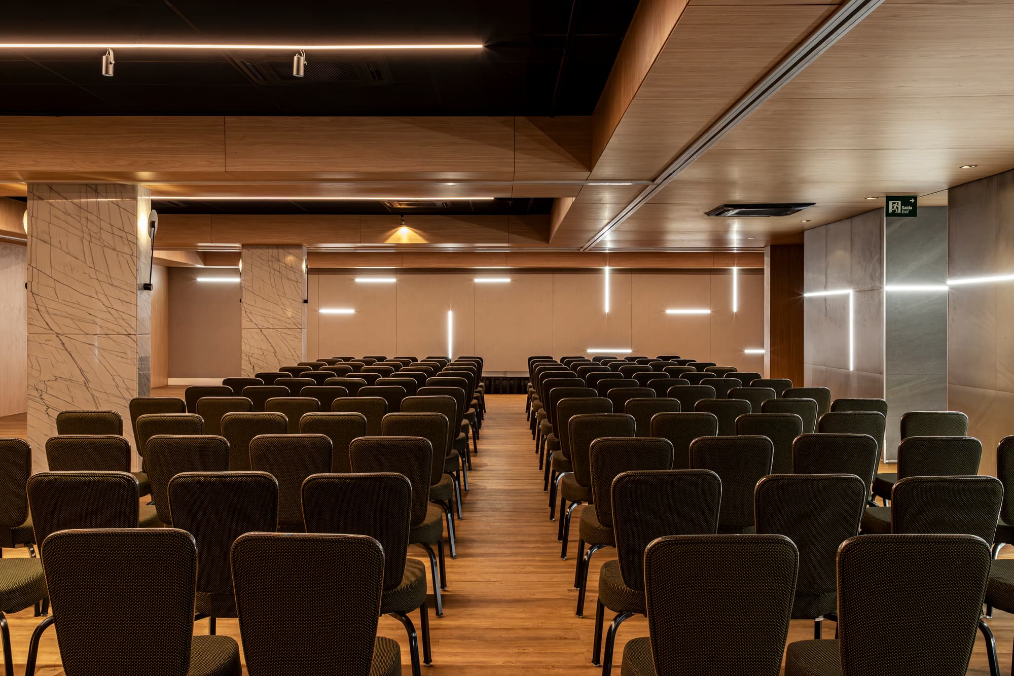 Gran Marquise, Conferences