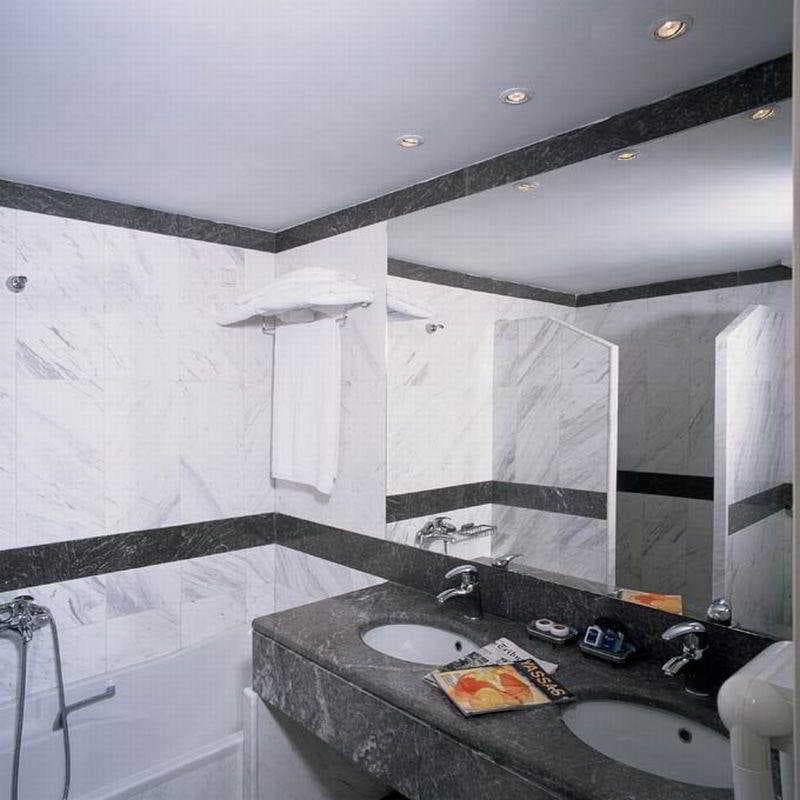 Kanapitsa Cape, Room