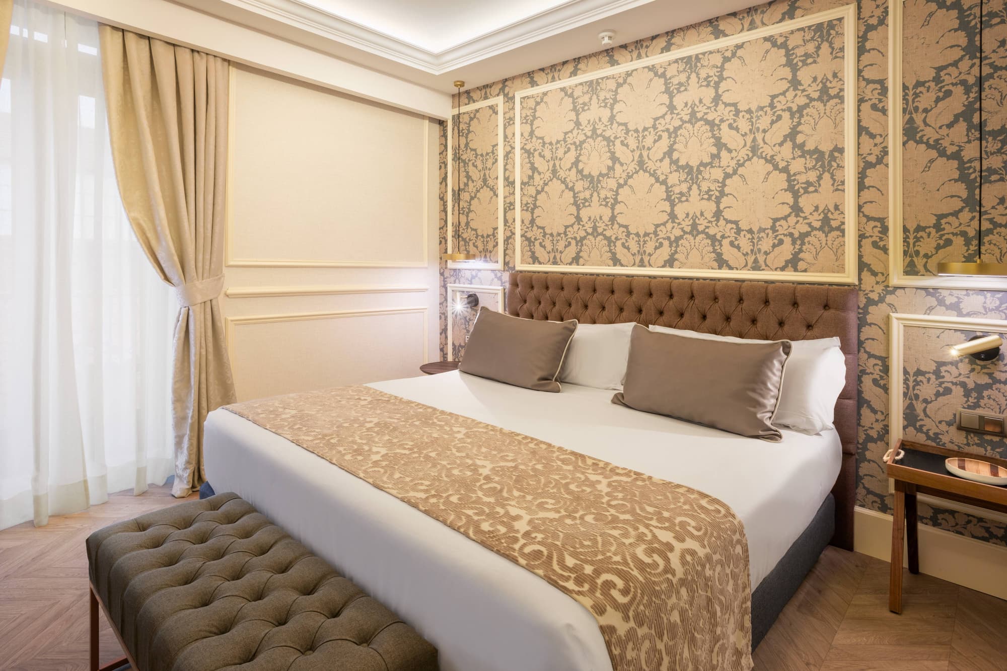 Catalonia las Cortes, Room