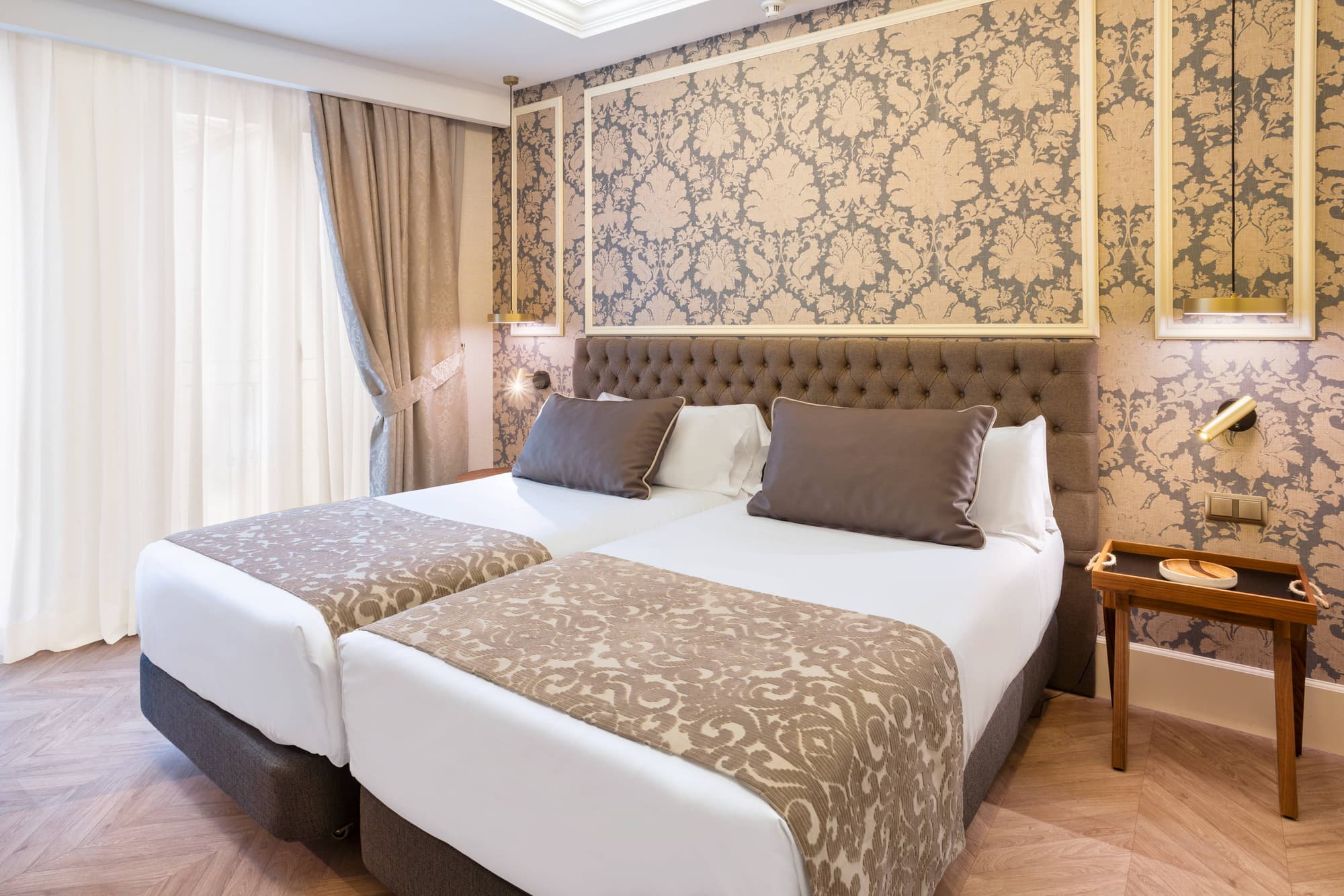 Catalonia las Cortes, Room