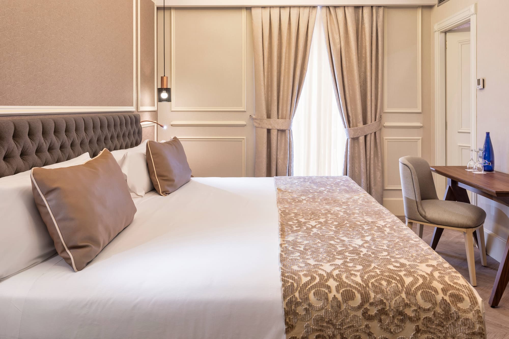 Catalonia las Cortes, Room