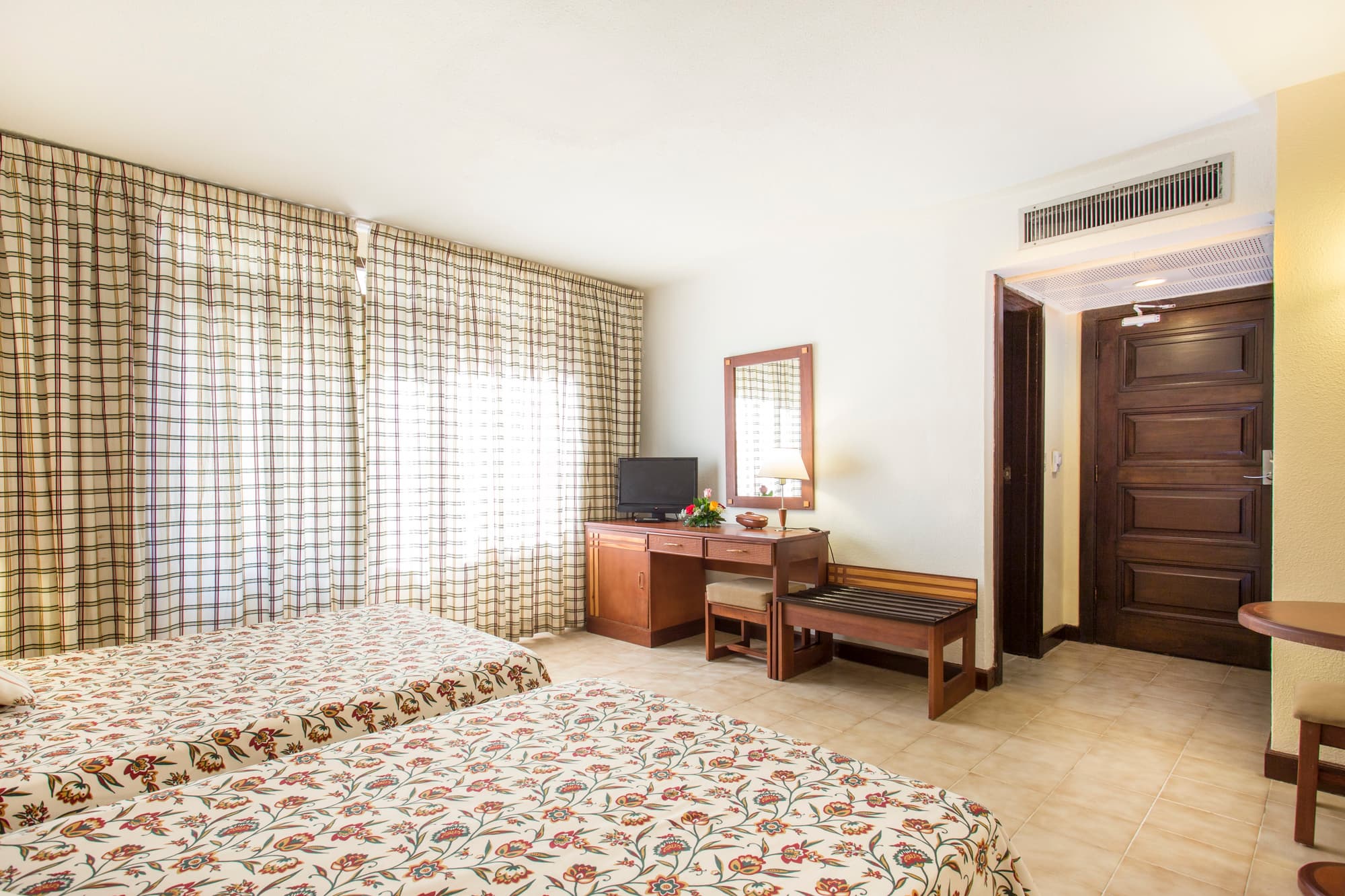 Hotel Copacabana, Room