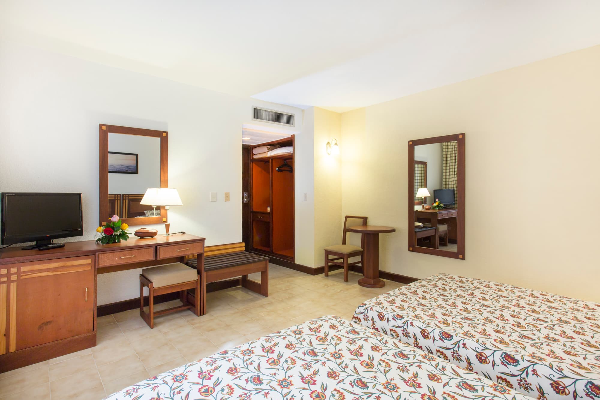 Hotel Copacabana, Room