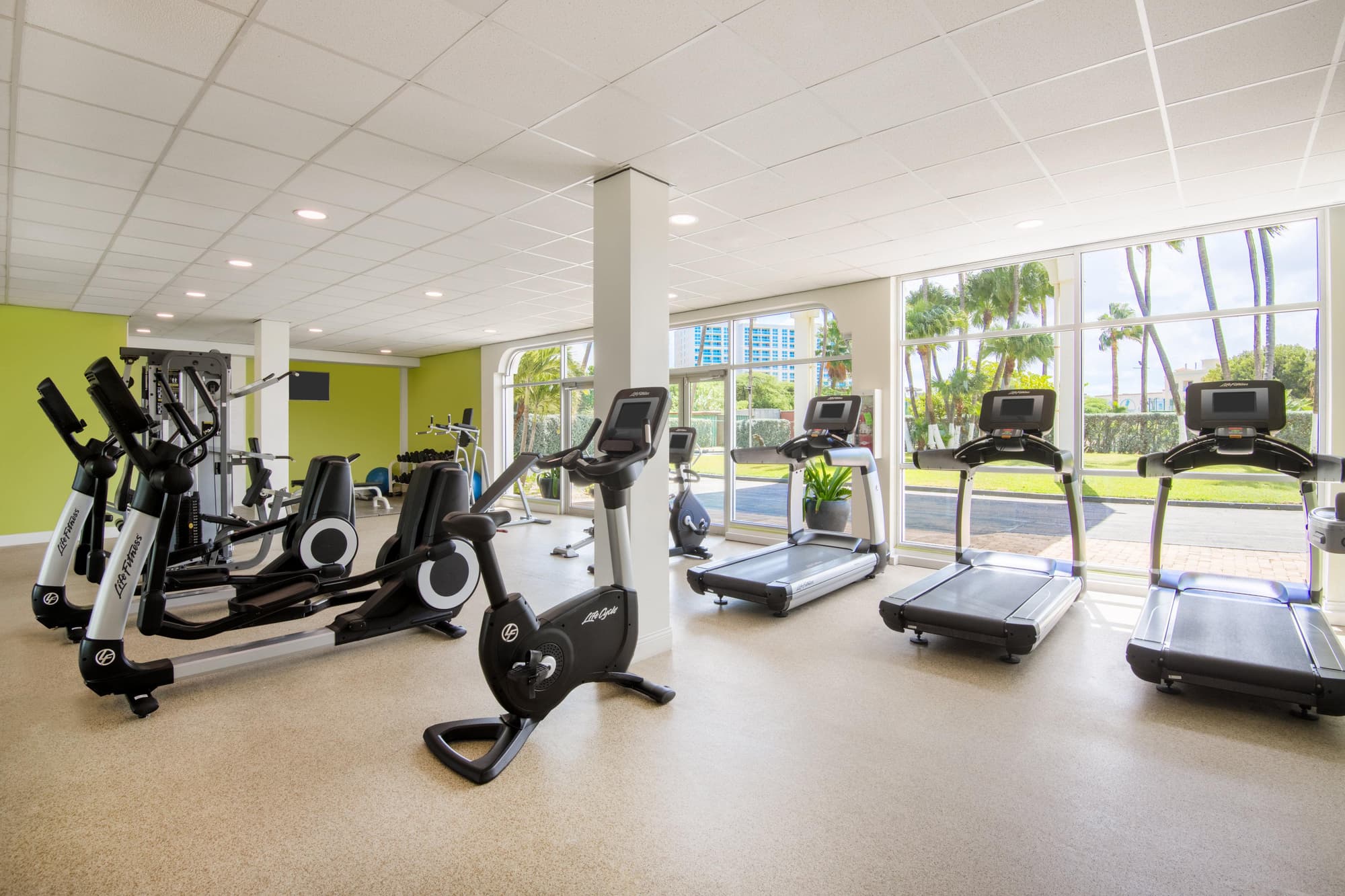 Holiday Inn Resort Aruba, Sports and Entertainment