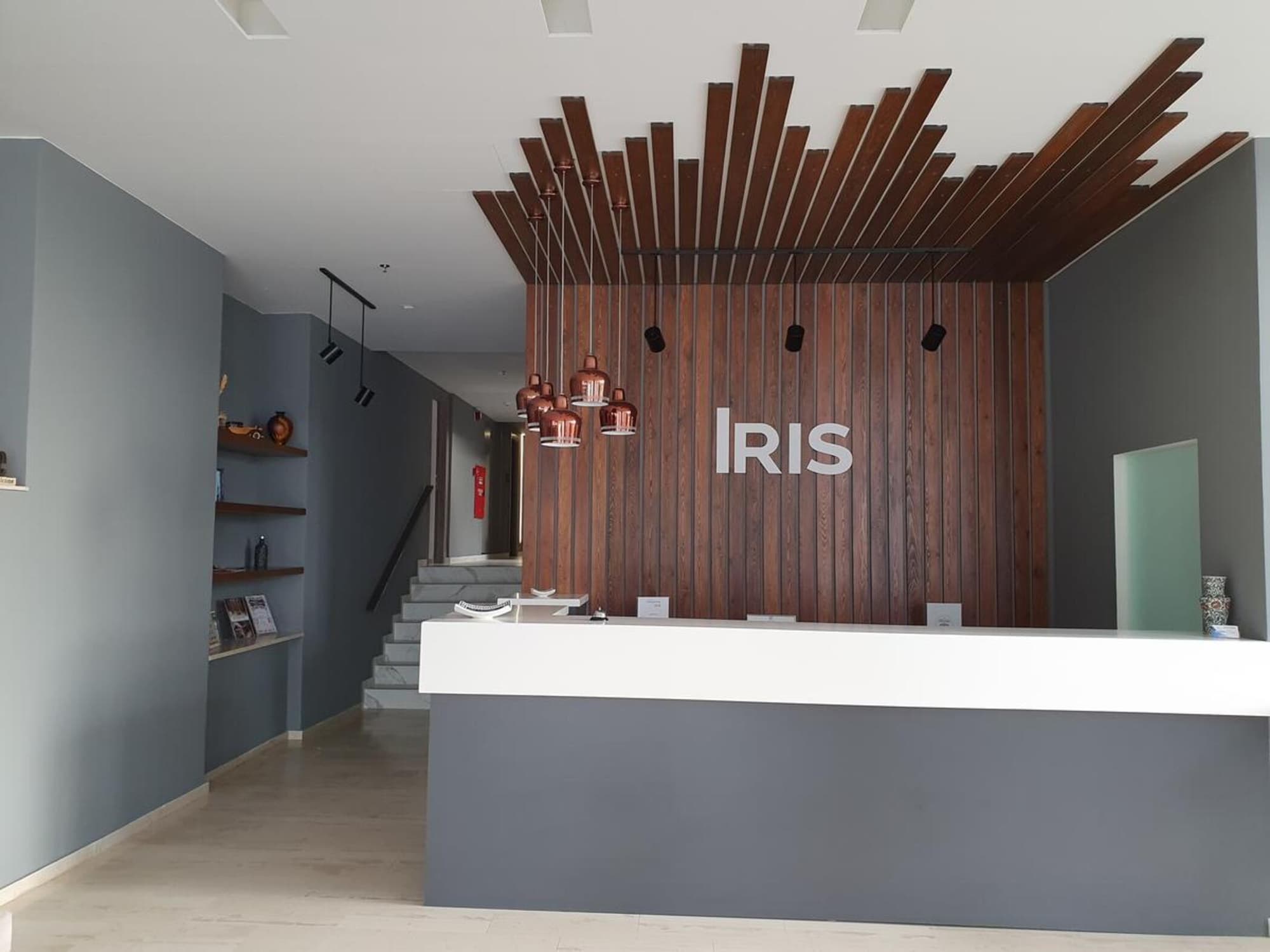 Iris, Lobby