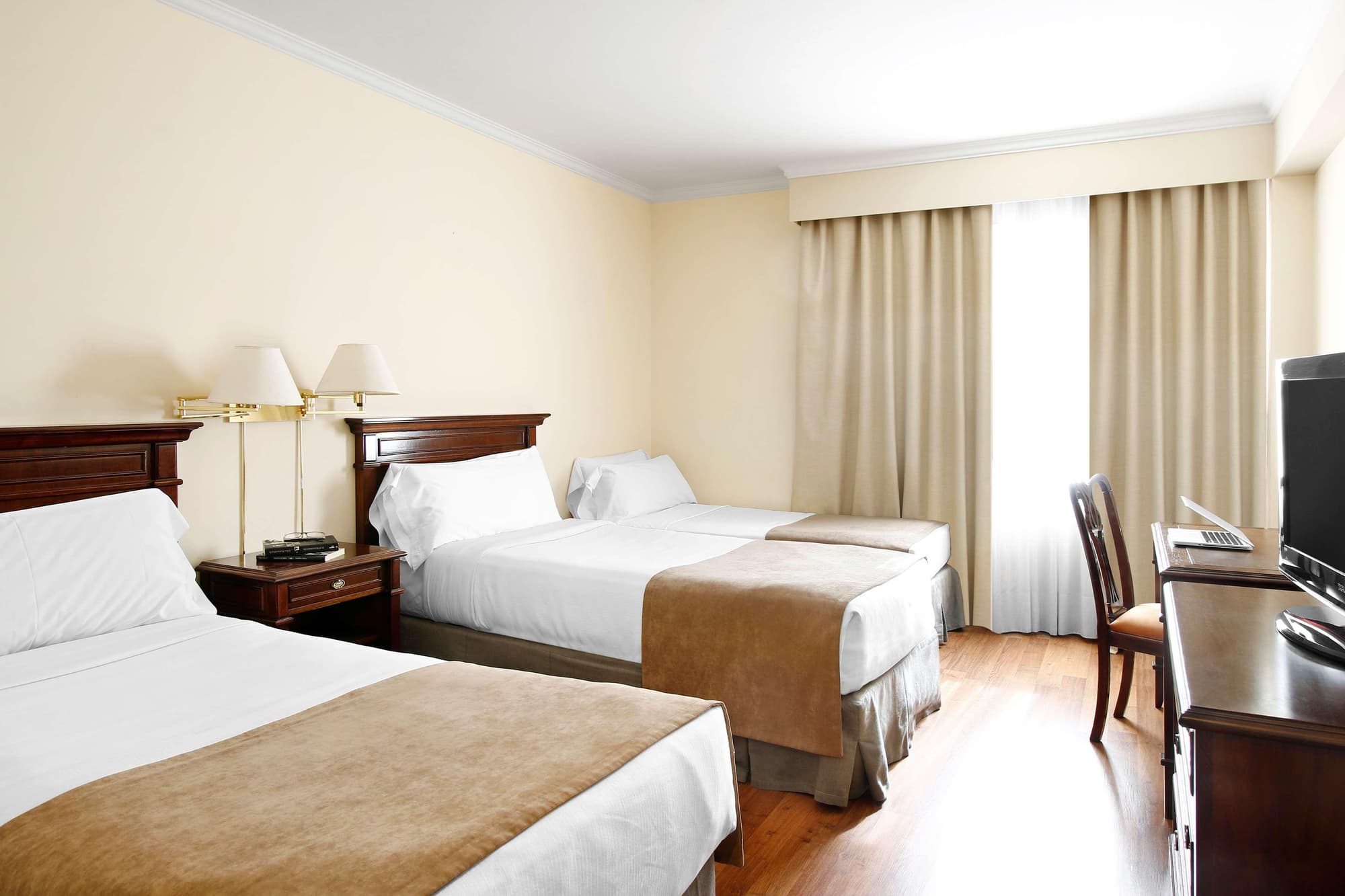 Cyan Americas Towers Hotel