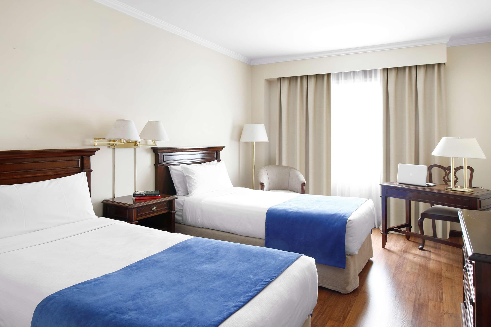 Cyan Americas Towers Hotel