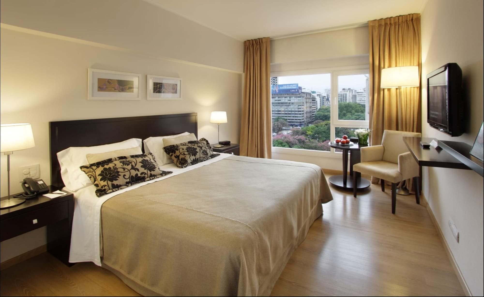 El Conquistador, Room