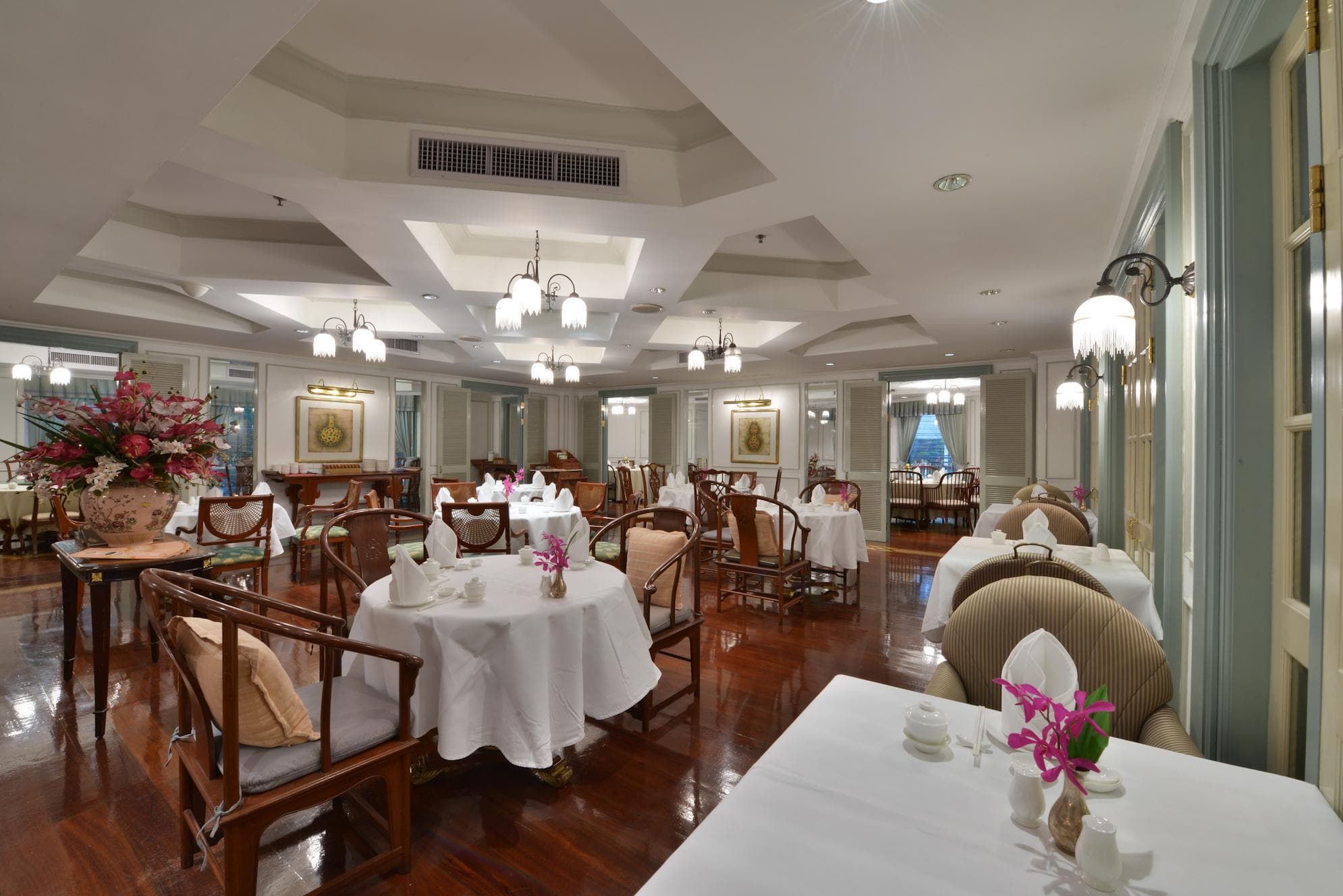 Evergreen Laurel Bangkok, Restaurant