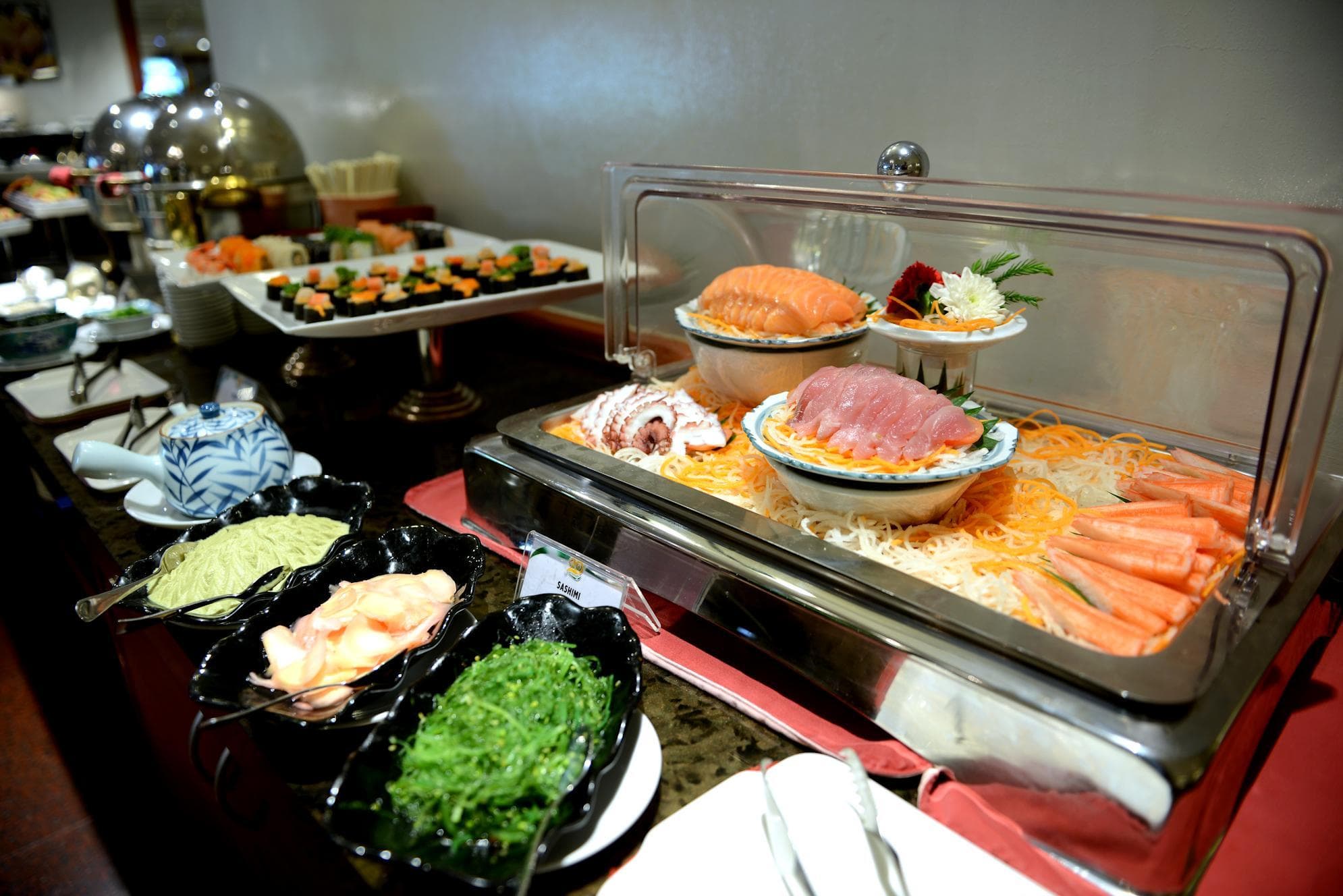 Evergreen Laurel Bangkok, Restaurant