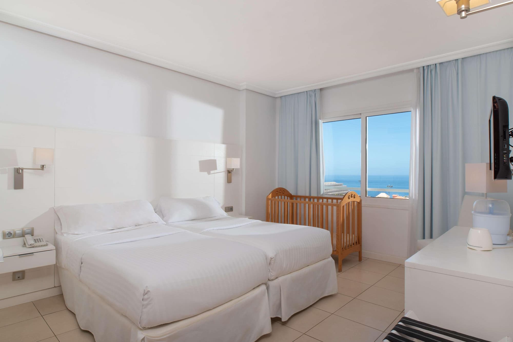 Landmar Costa Los Gigantes Family Resort