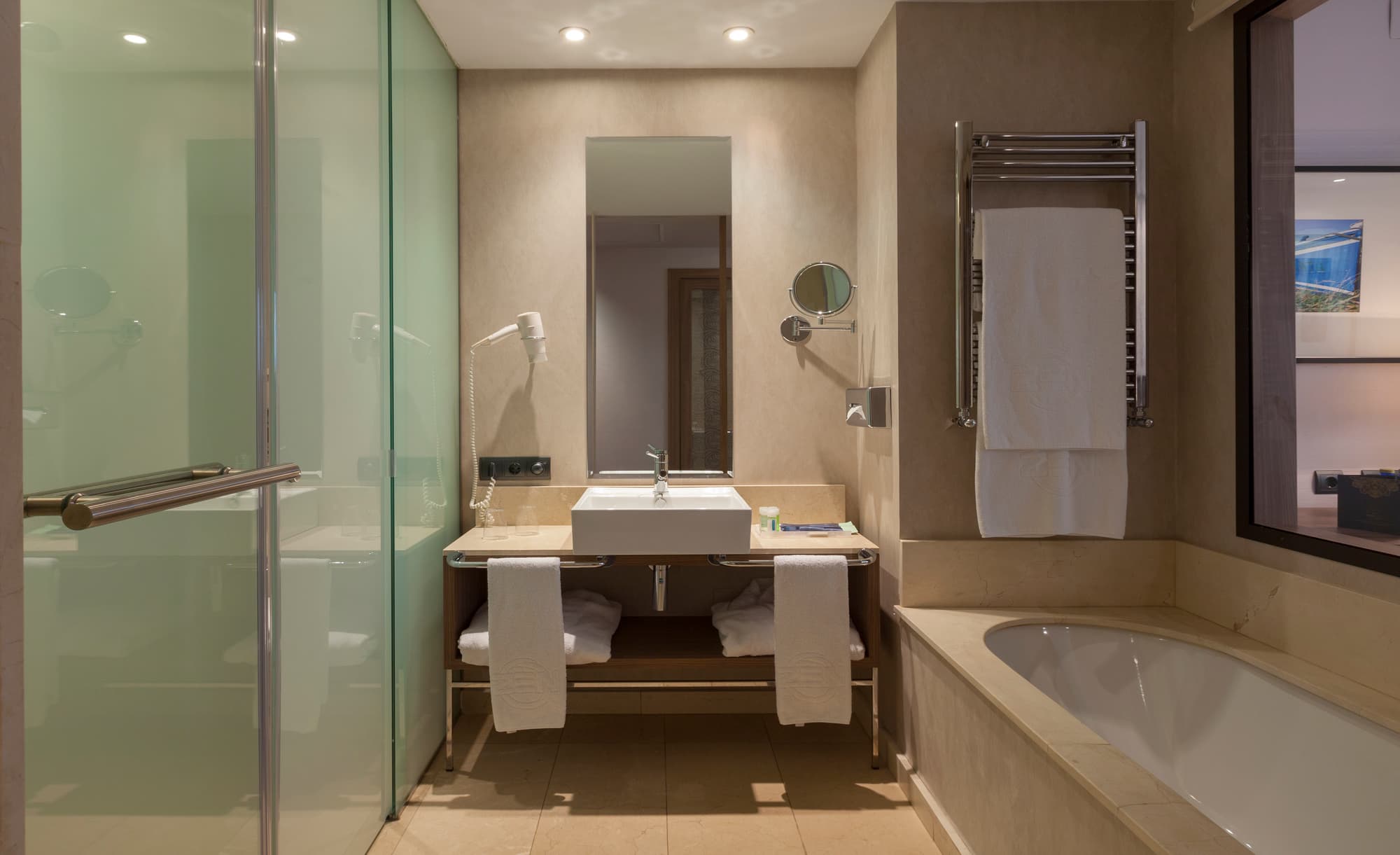 URH Zen Balagares, Room