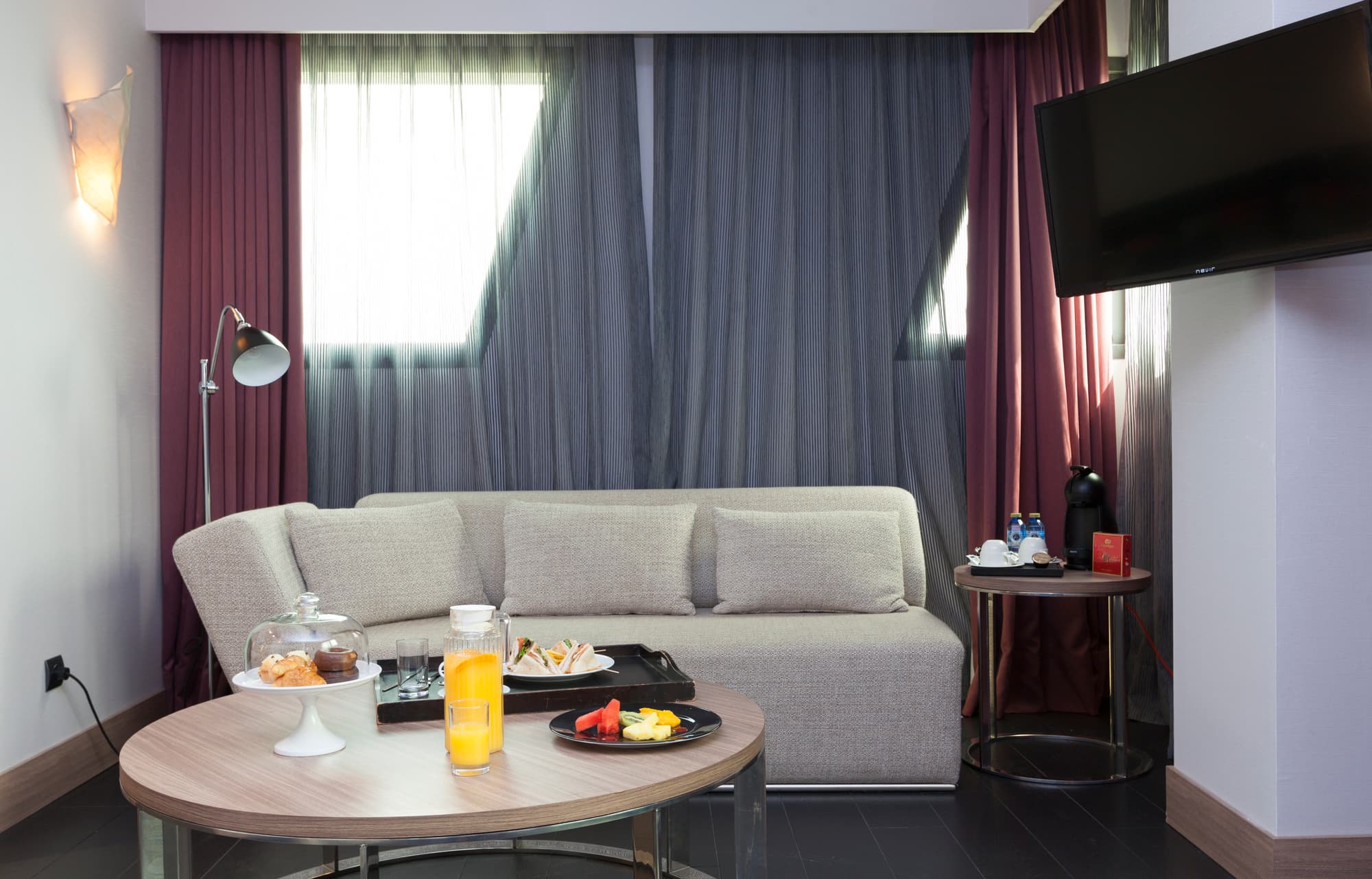 URH Zen Balagares, Room