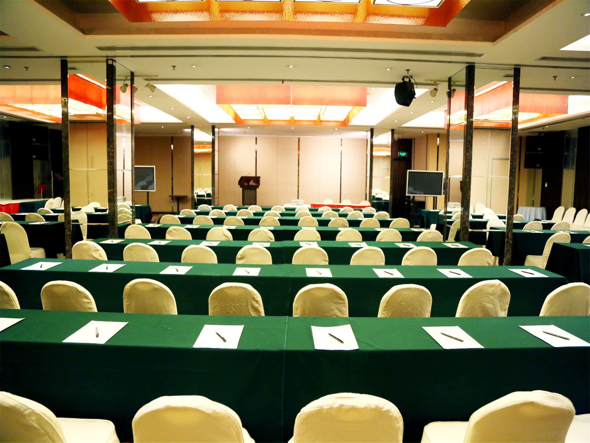 Jinglun Hotel Beijing, General view