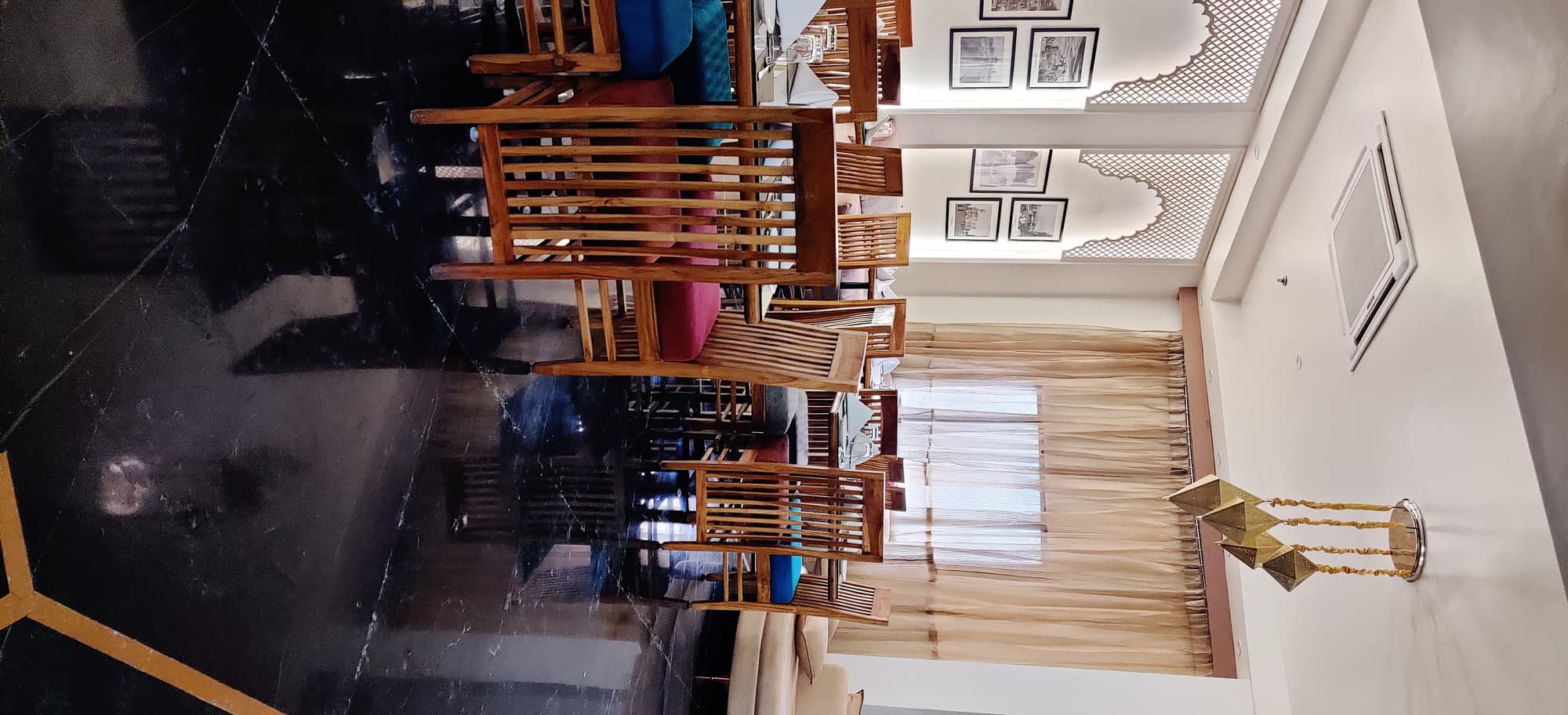 Radiant Globus Hotel, Restaurant