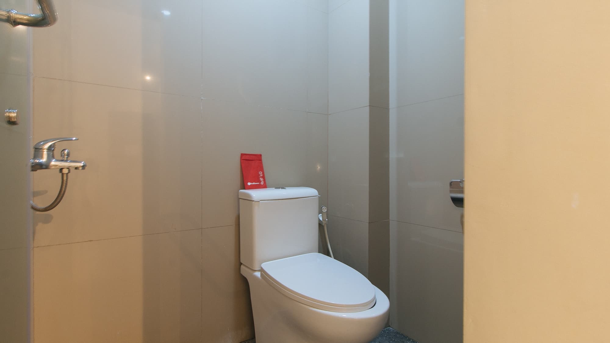 Reddoorz @ V Plaza Hotel Manila