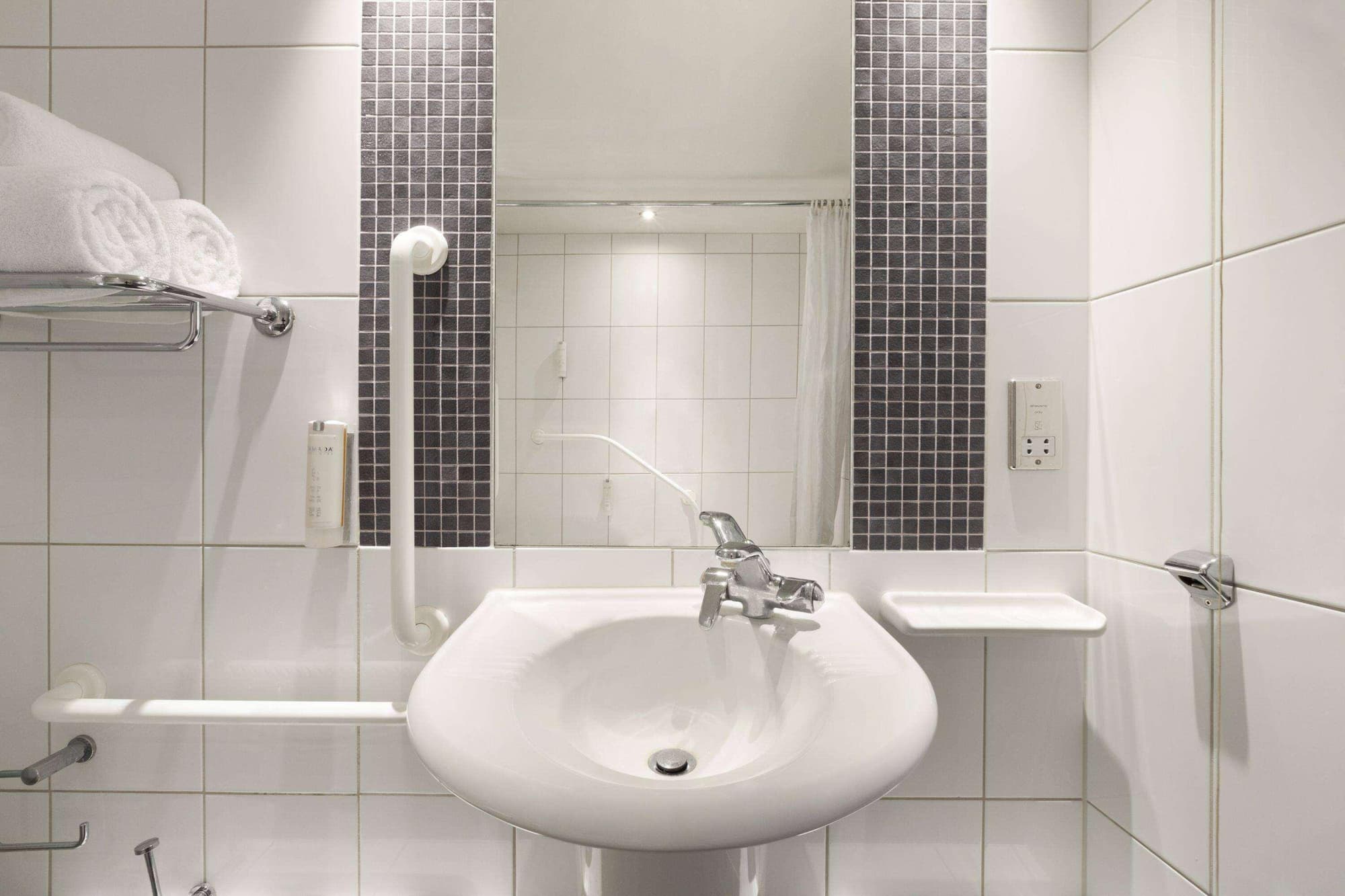 Ramada London North M1