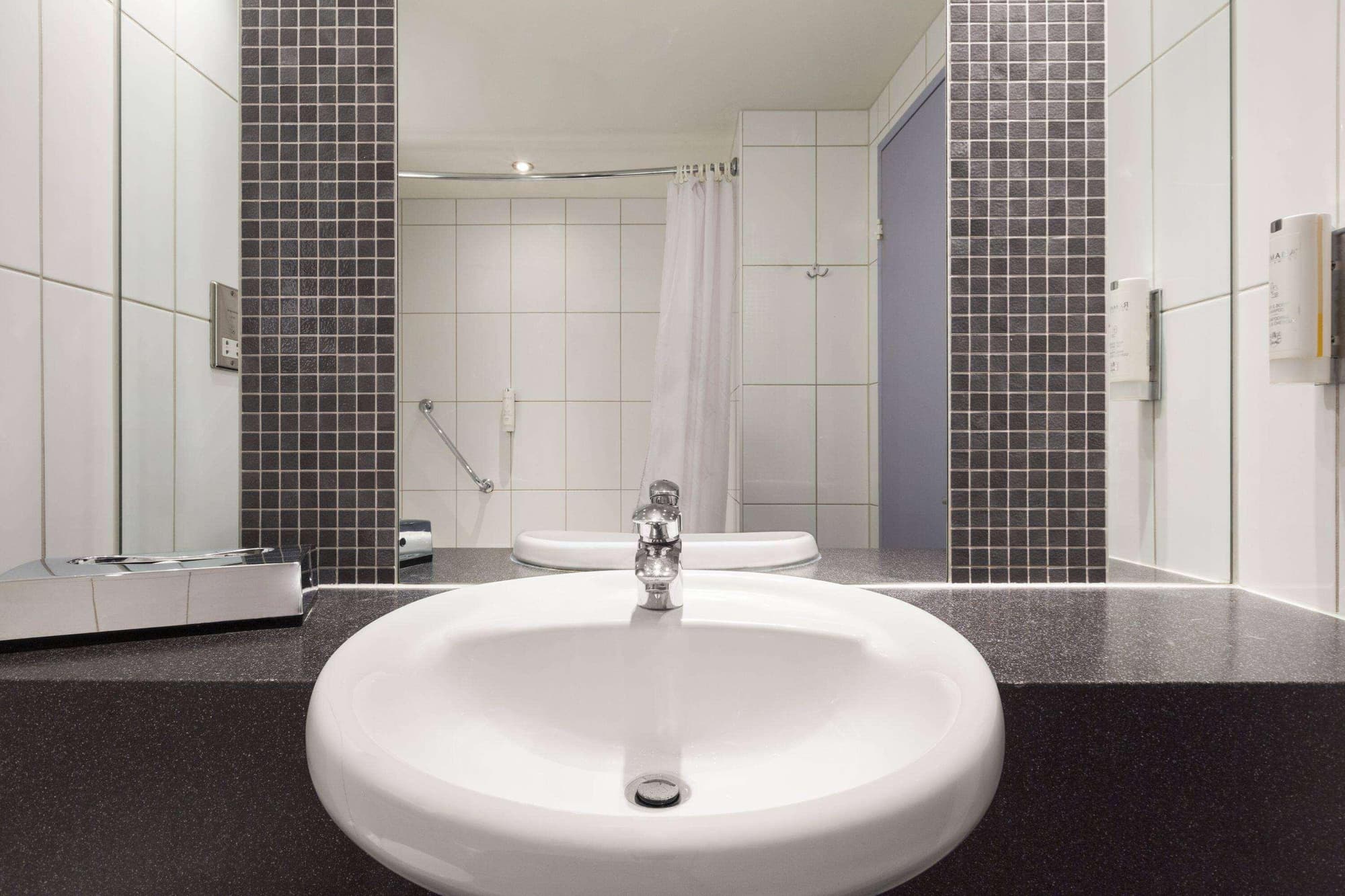 Ramada London North M1