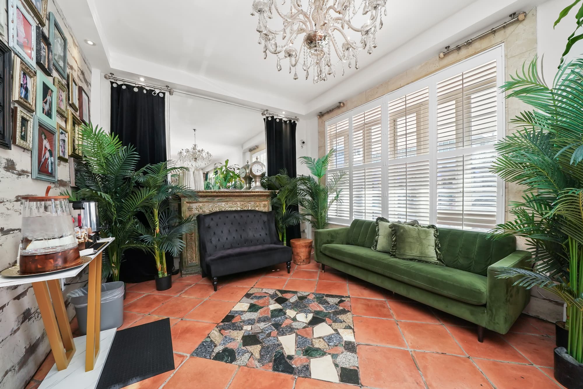 Hotel Shelley, Lobby