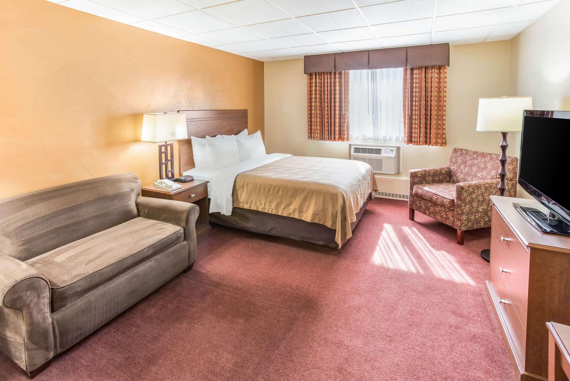 Quality Inn & Suites Green Bay Downtown