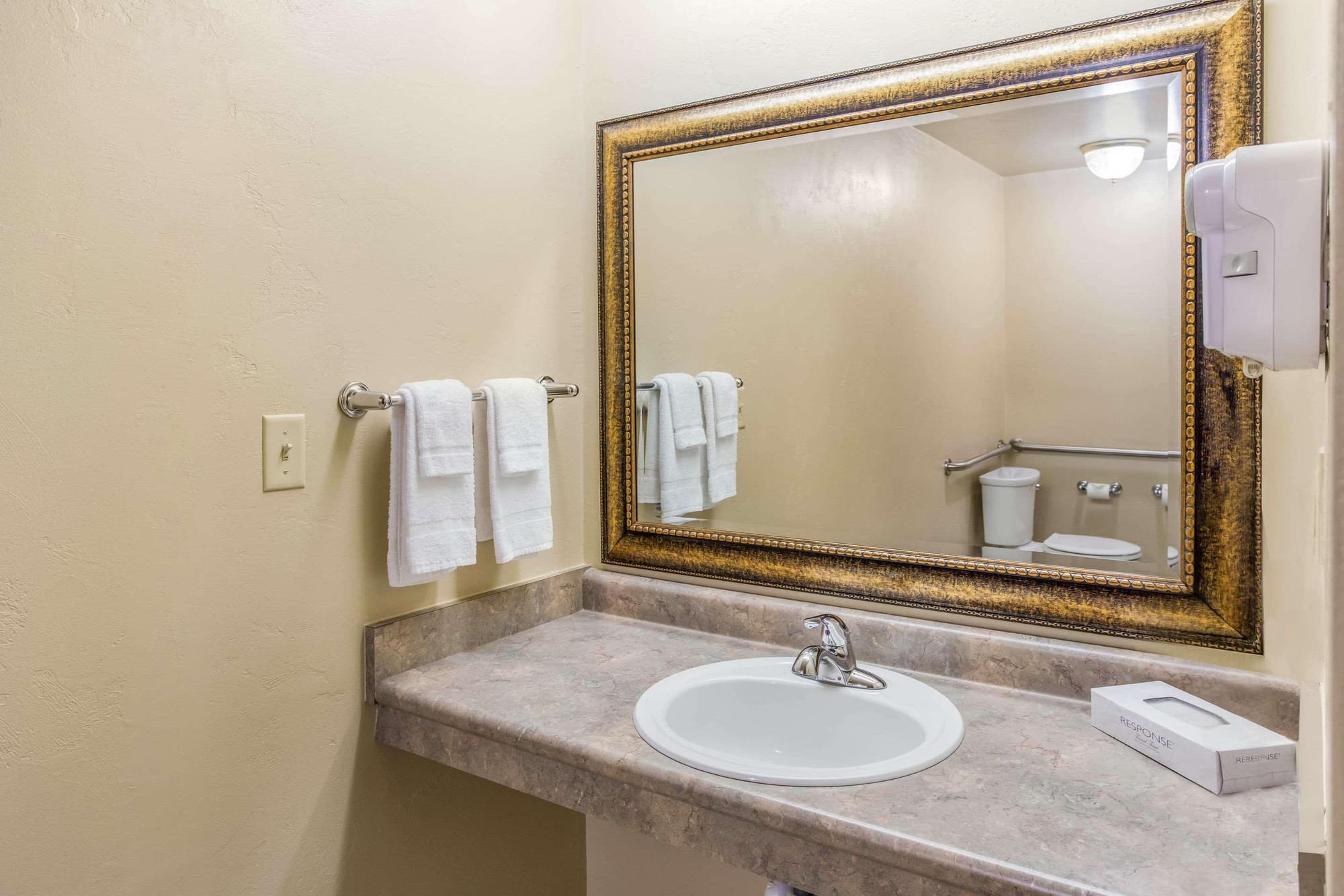 Quality Inn & Suites Green Bay Downtown