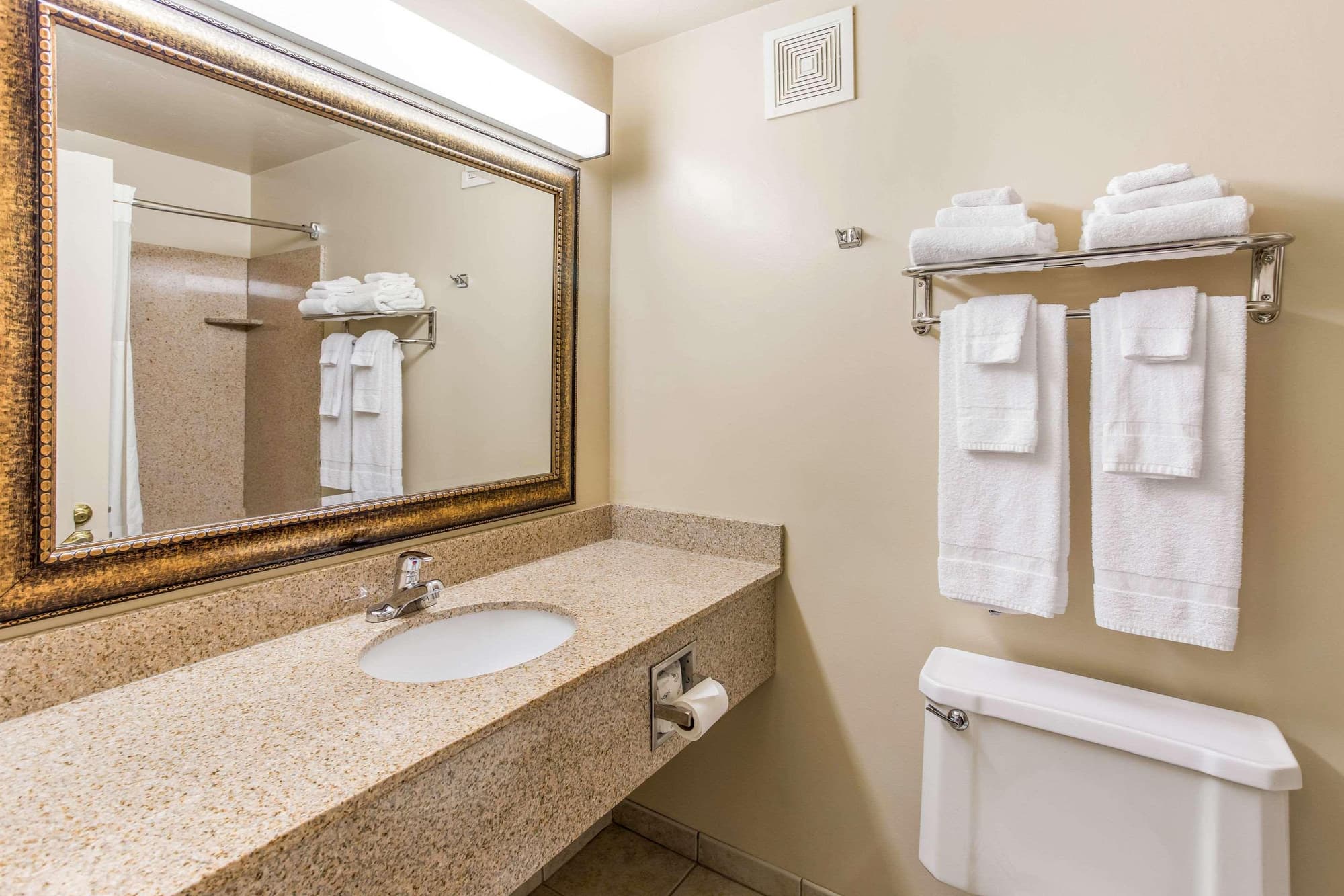 Quality Inn & Suites Green Bay Downtown