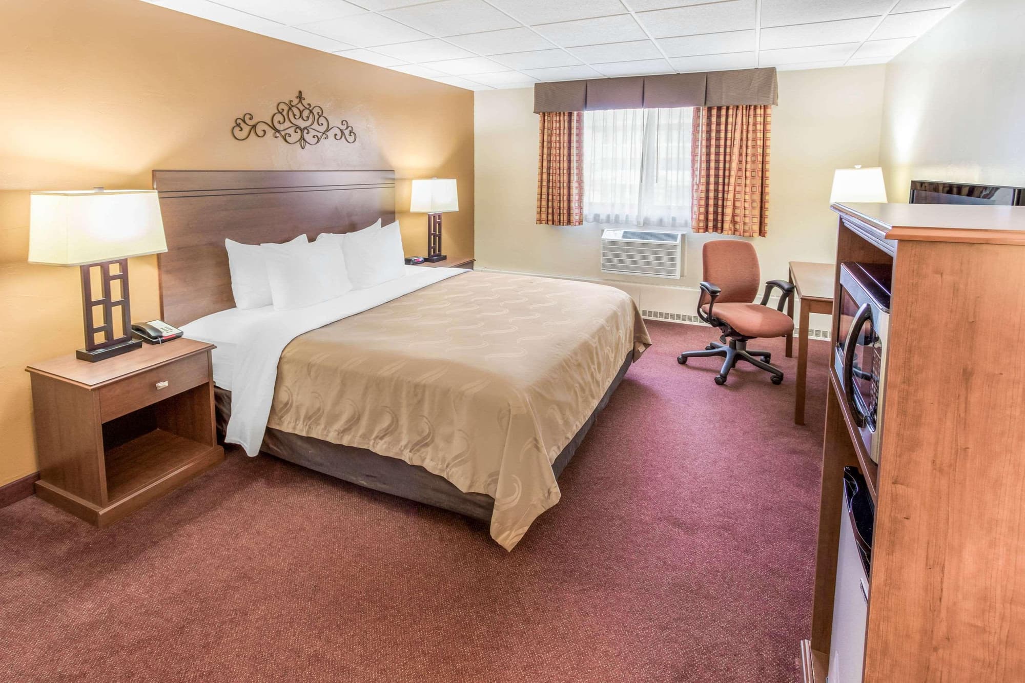 Quality Inn & Suites Green Bay Downtown
