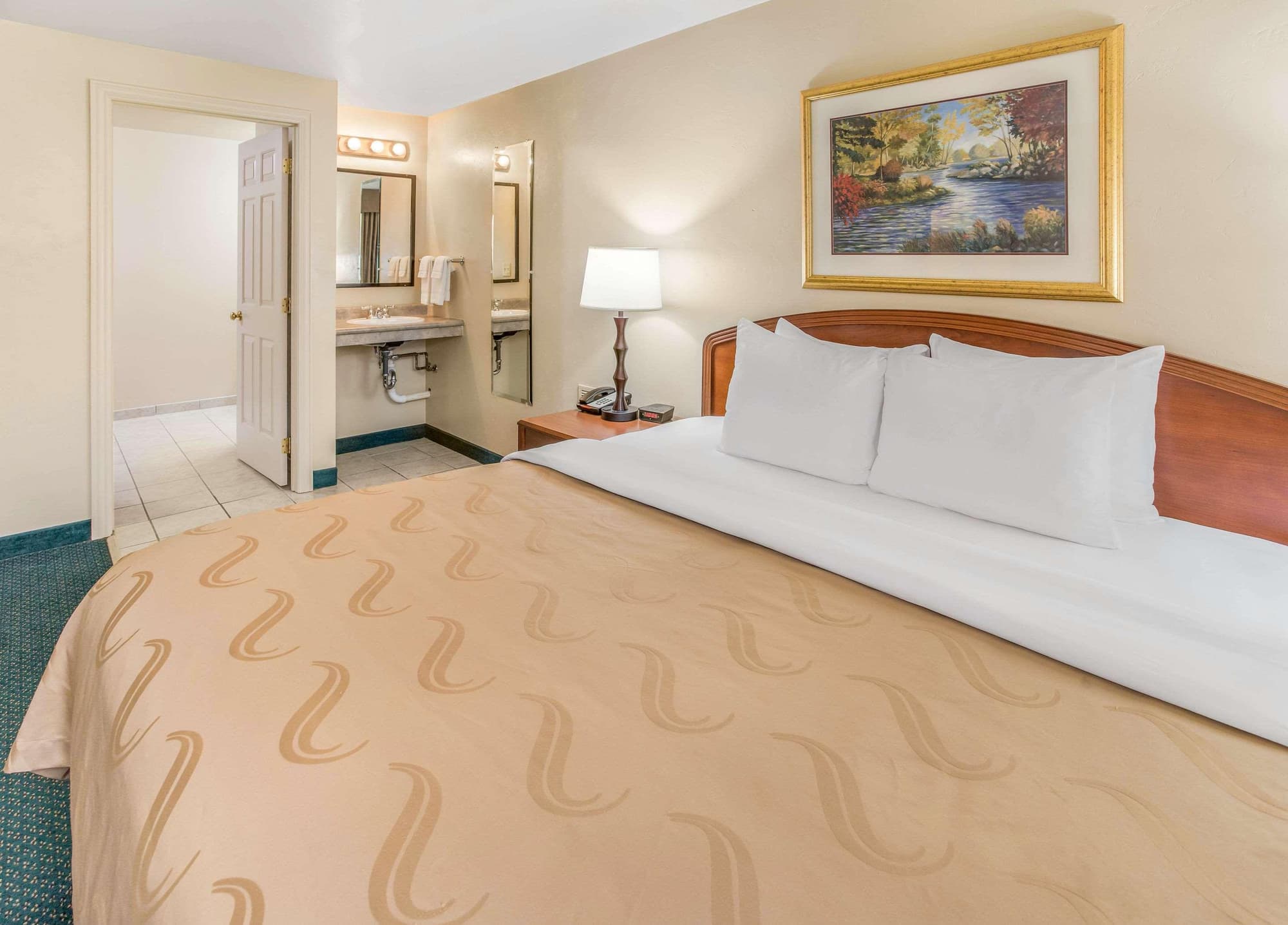 Quality Inn & Suites Green Bay Downtown