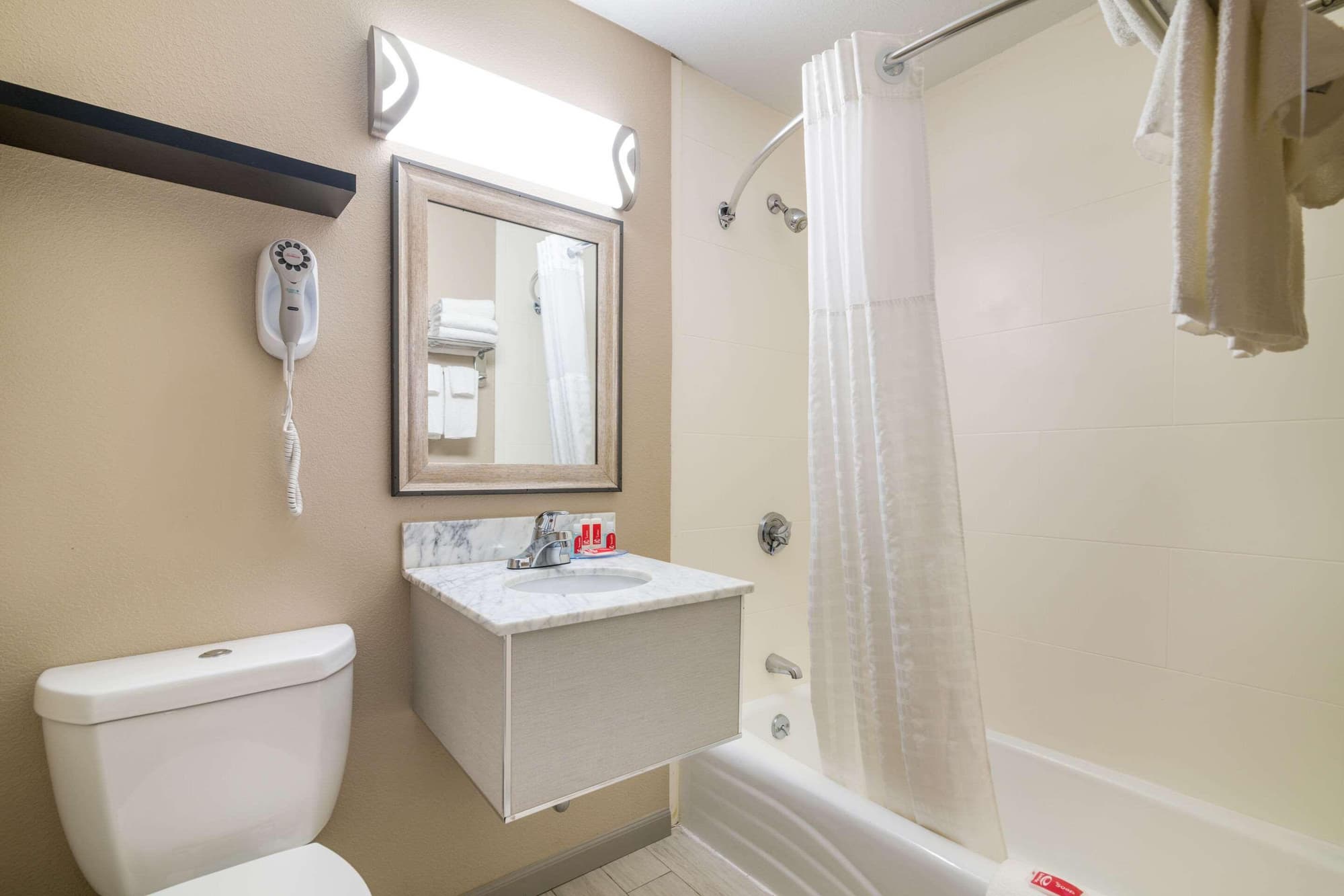 Howard Johnson by Wyndham Malden Boston Area
