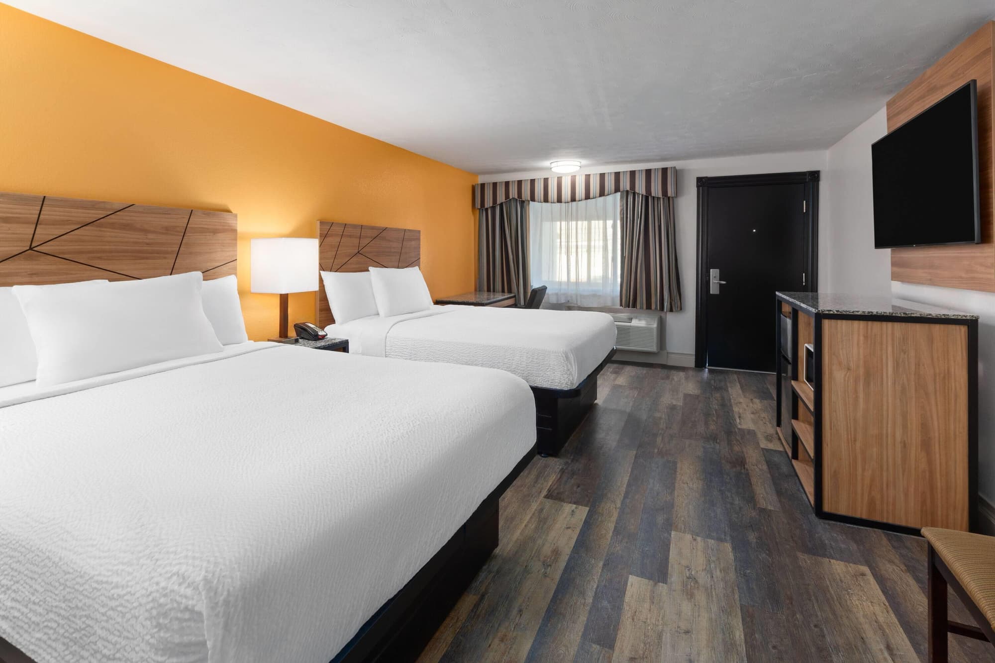 Howard Johnson by Wyndham Malden Boston Area