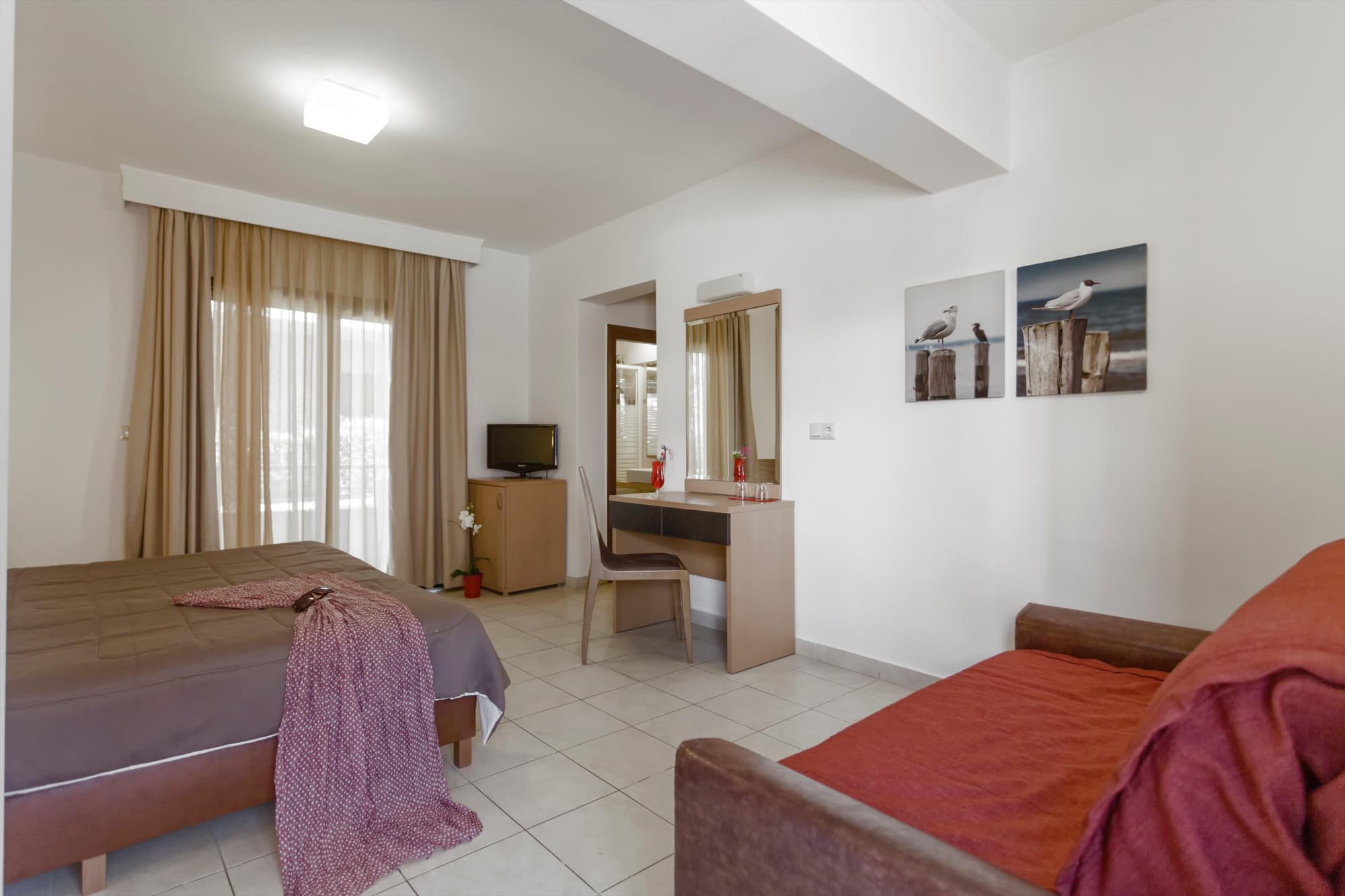 Lagomandra Beach Hotel