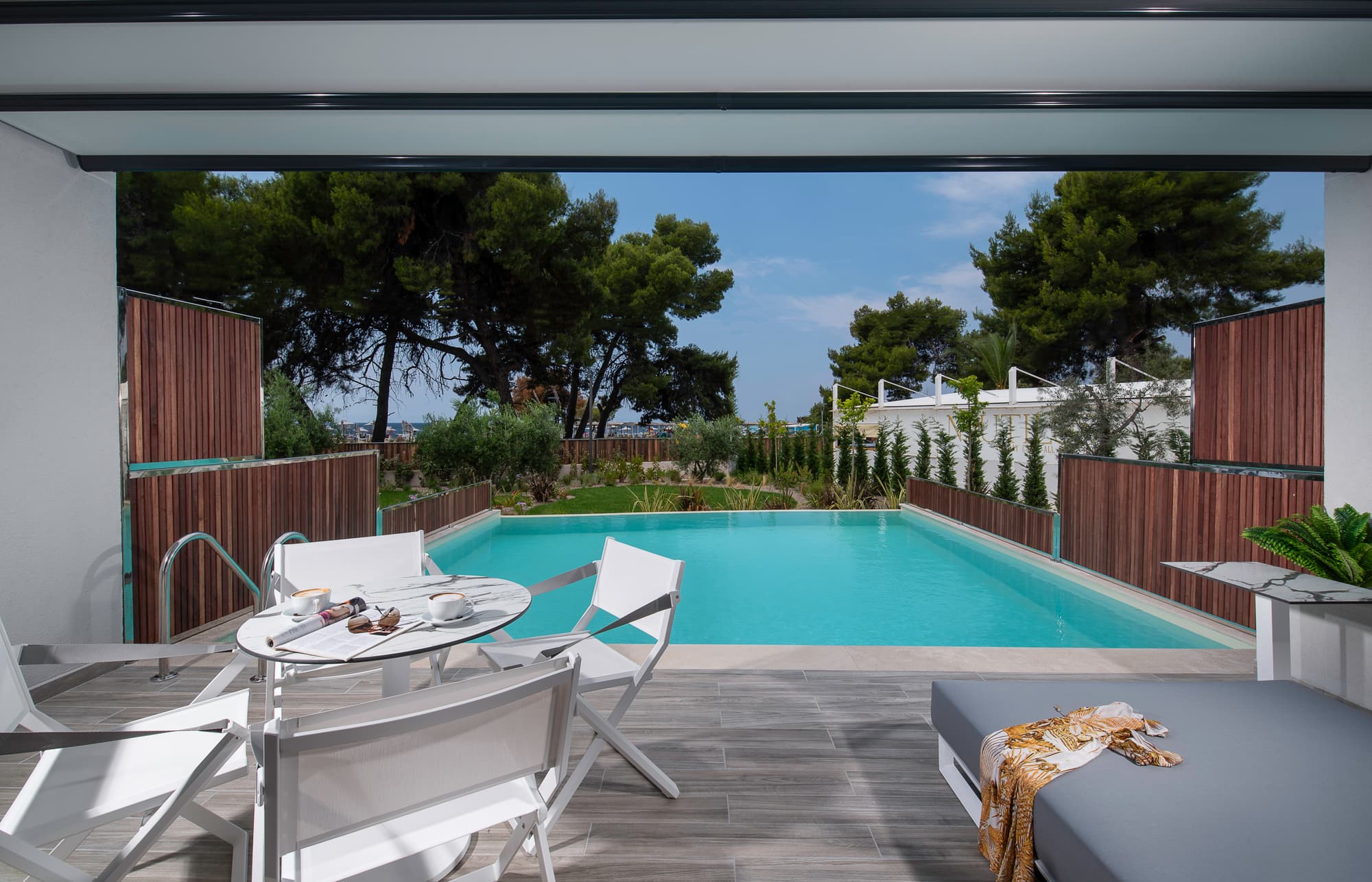 Lagomandra Beach Hotel