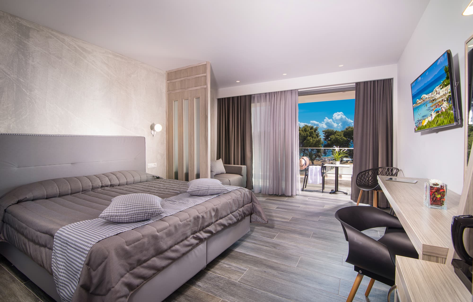 Lagomandra Beach Hotel