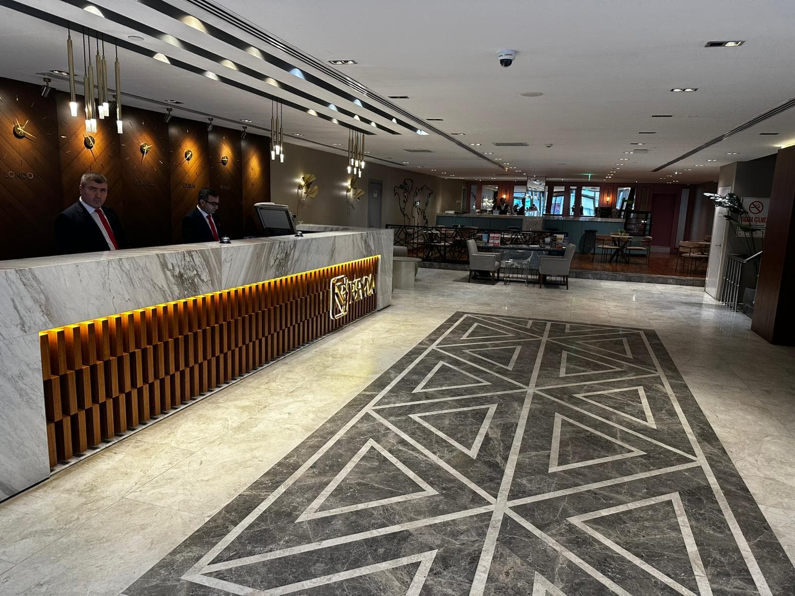 Revia Square Hotel
