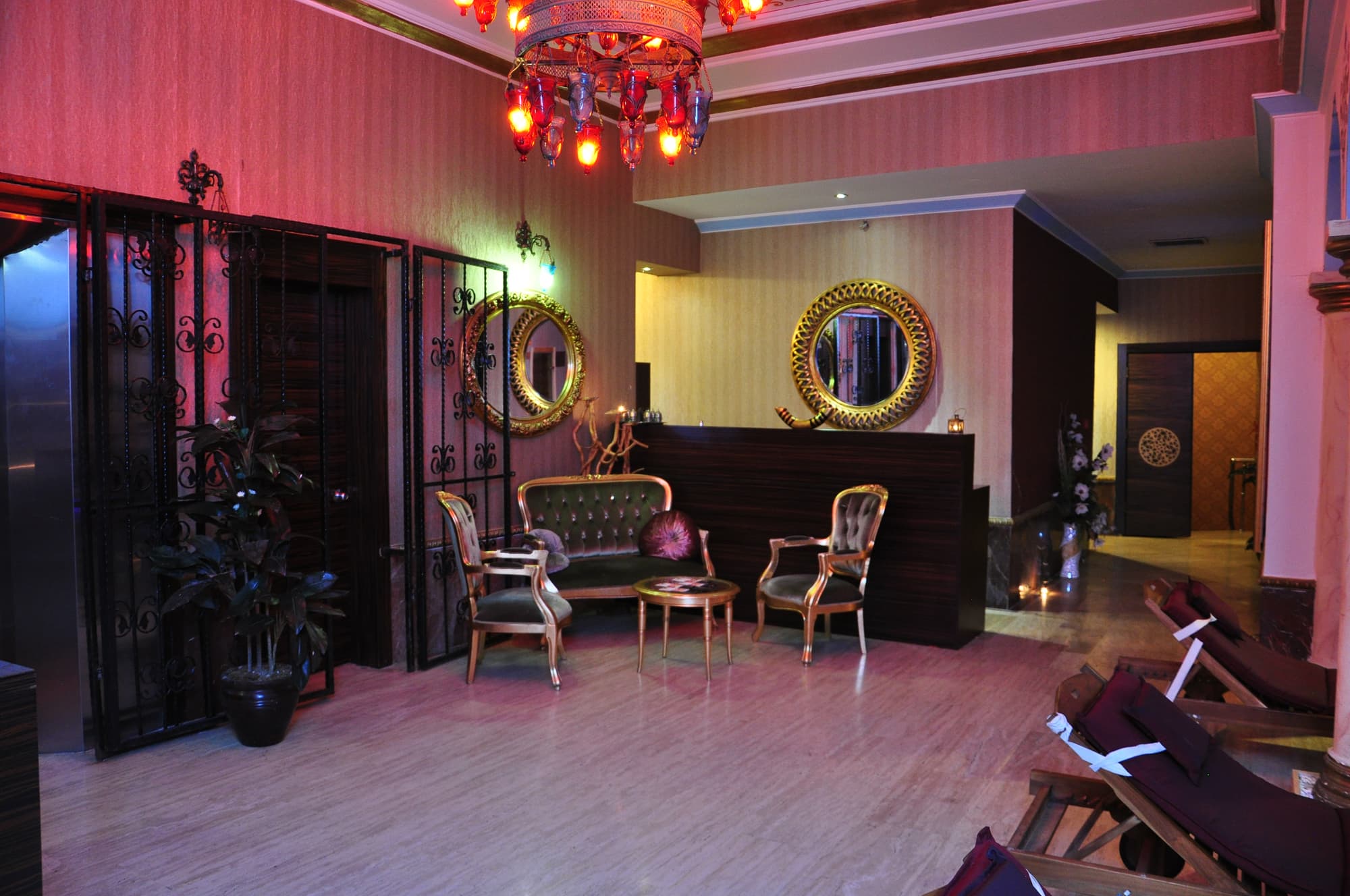 Revia Square Hotel