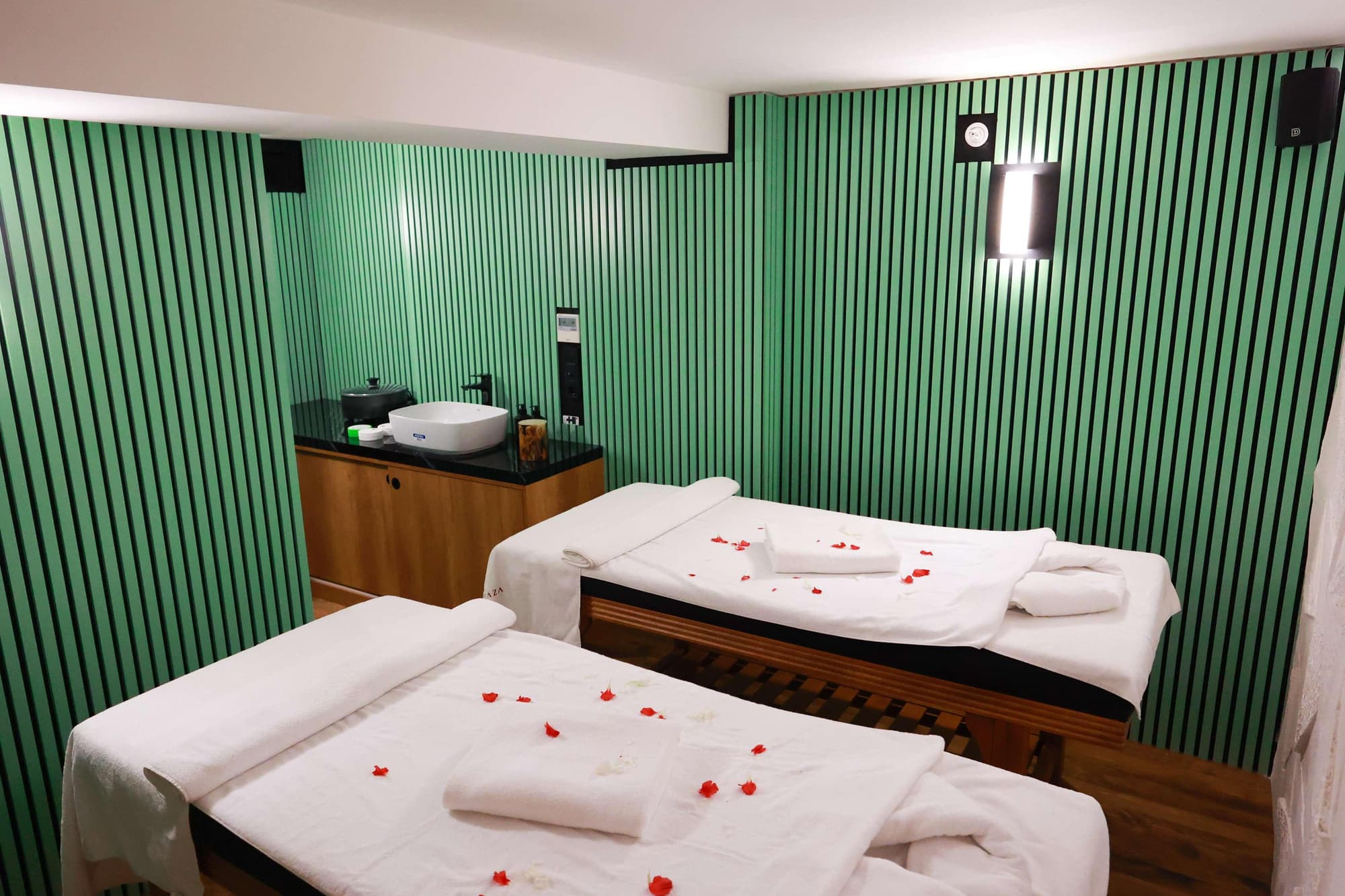 Revia Square Hotel