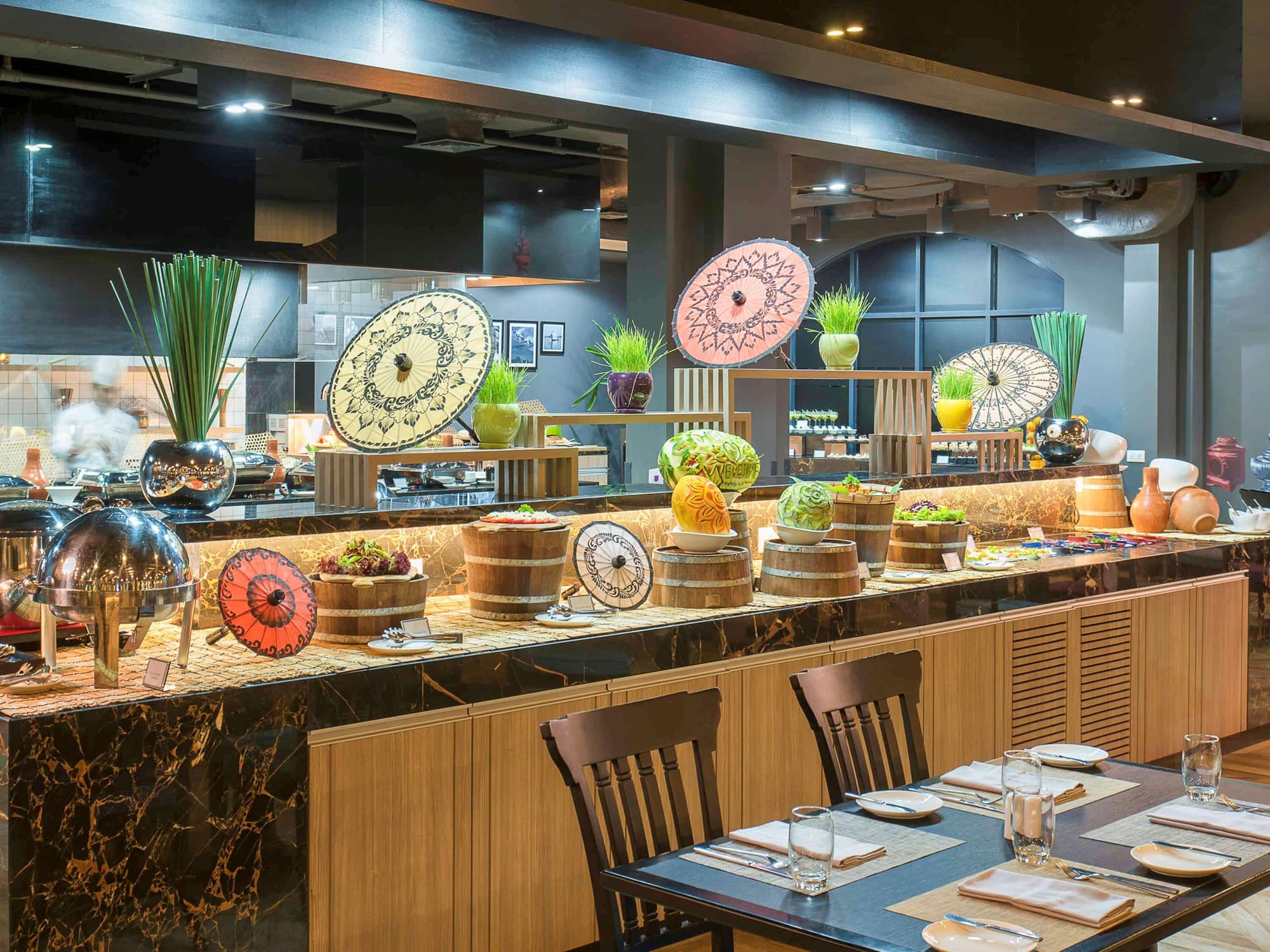 Mercure Yangon Kaba Aye, Restaurant