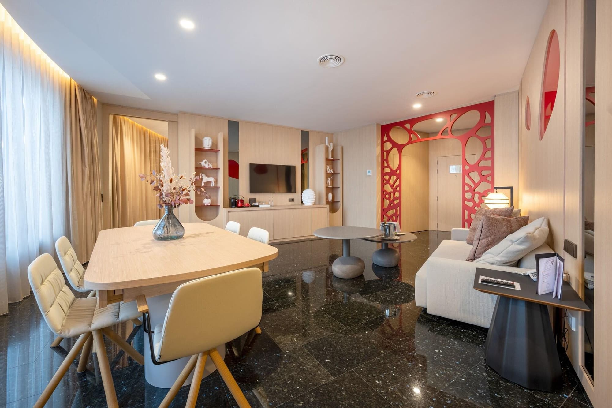 Santos Porta Fira, Room