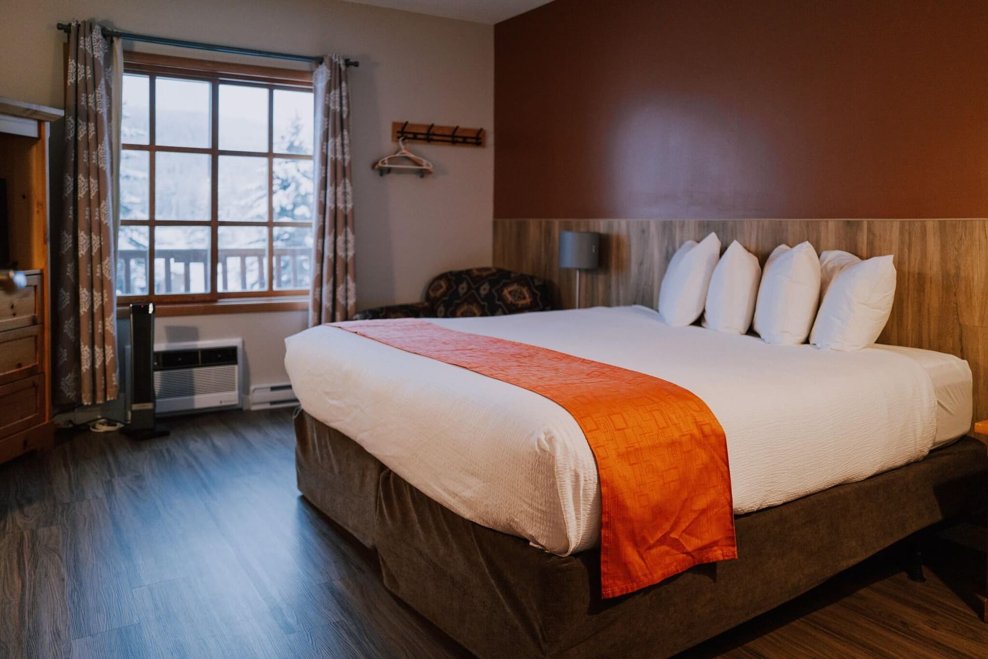 Glacier House Resort