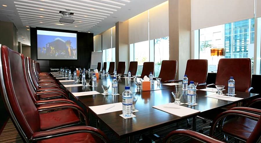 Yas Plaza Circuit by IHG